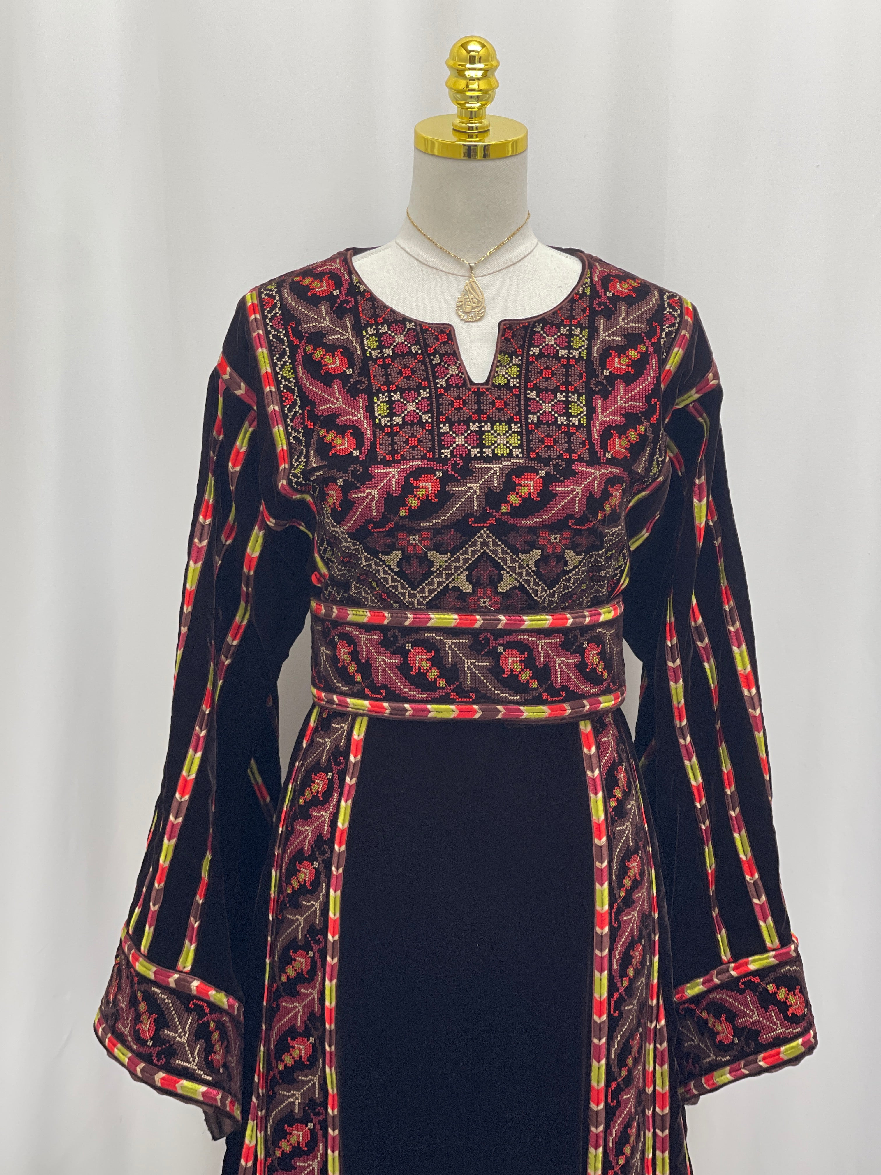 Sultana Embroidered Brown Velvet Thobe