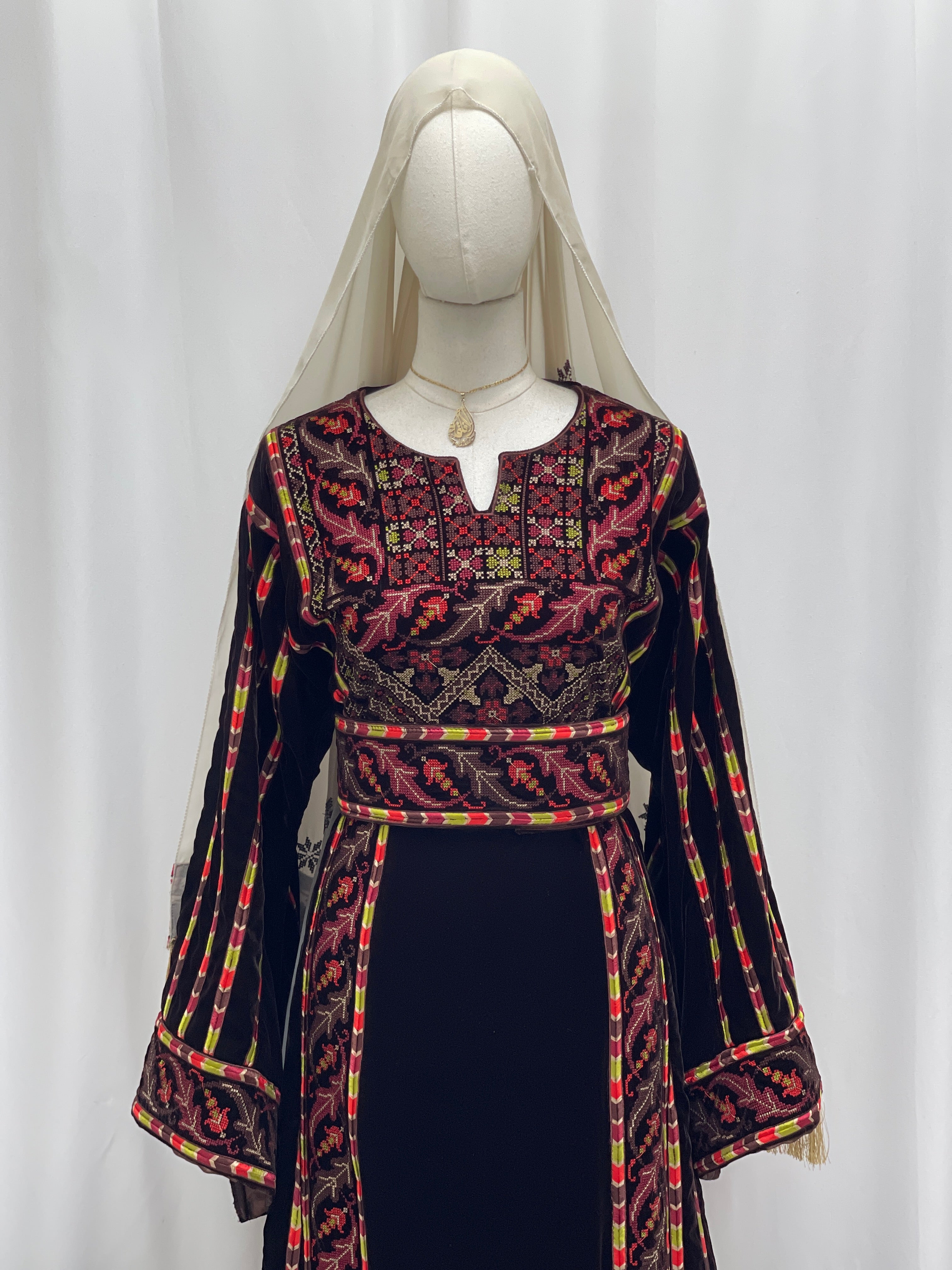 Sultana Embroidered Brown Velvet Thobe