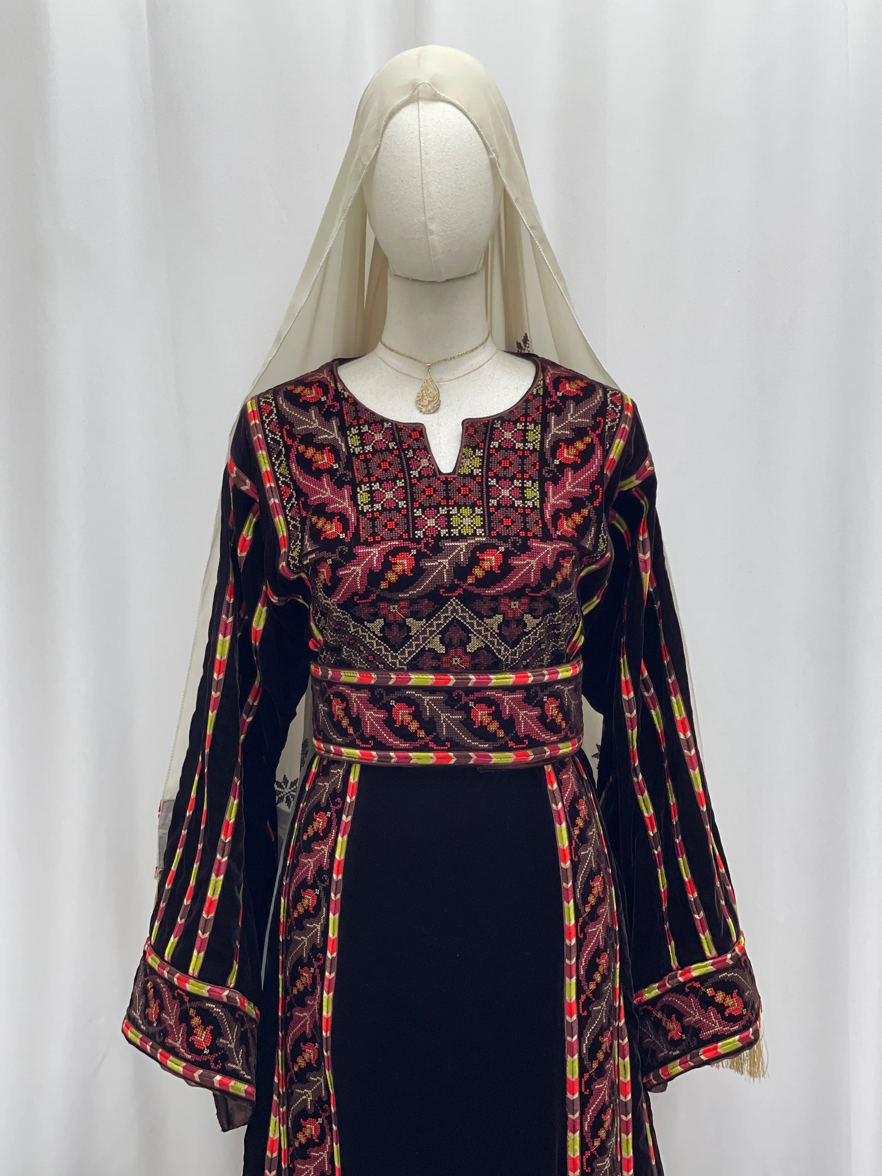 Sultana Embroidered Brown Velvet Thobe