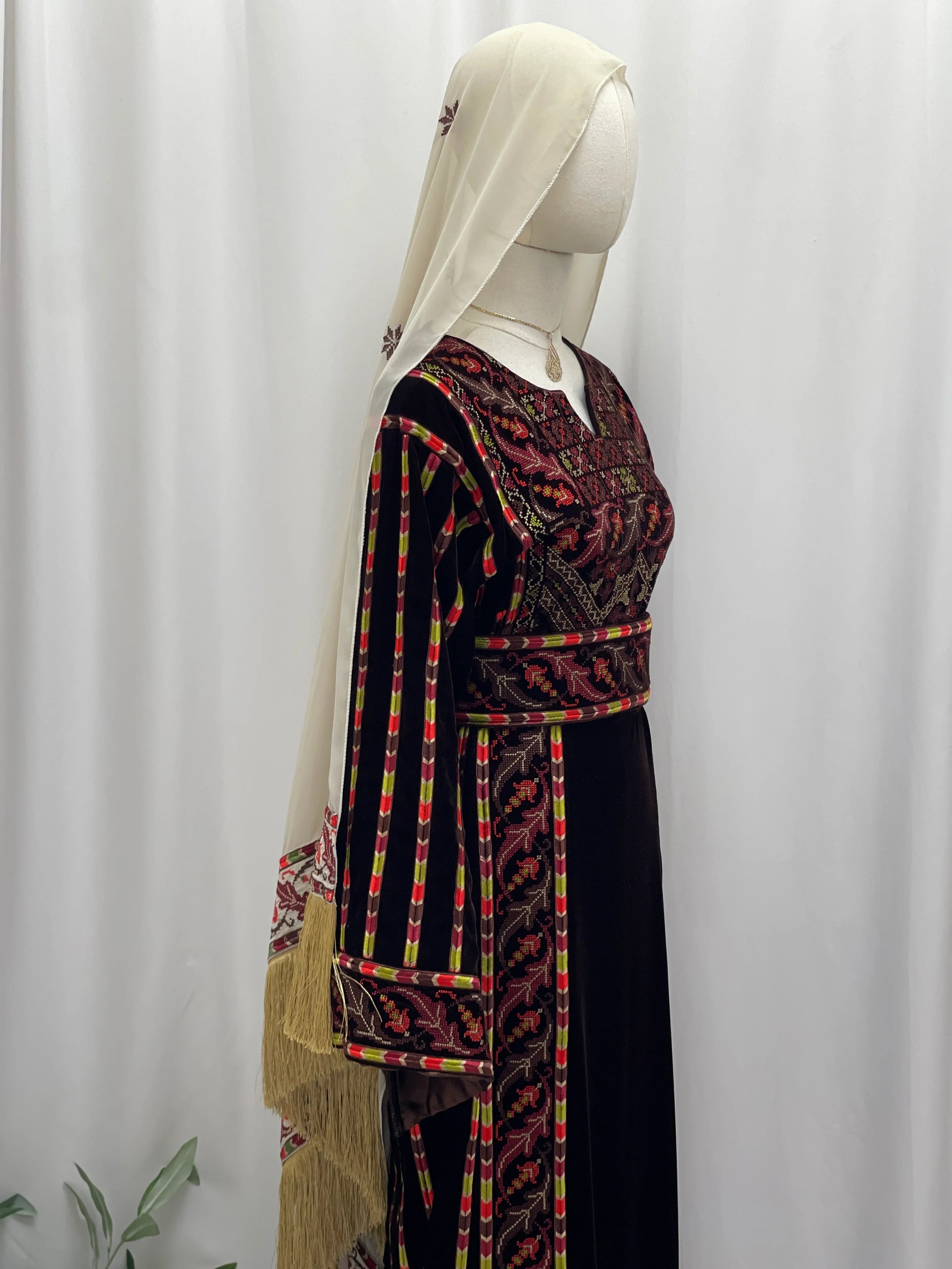 Sultana Embroidered Brown Velvet Thobe