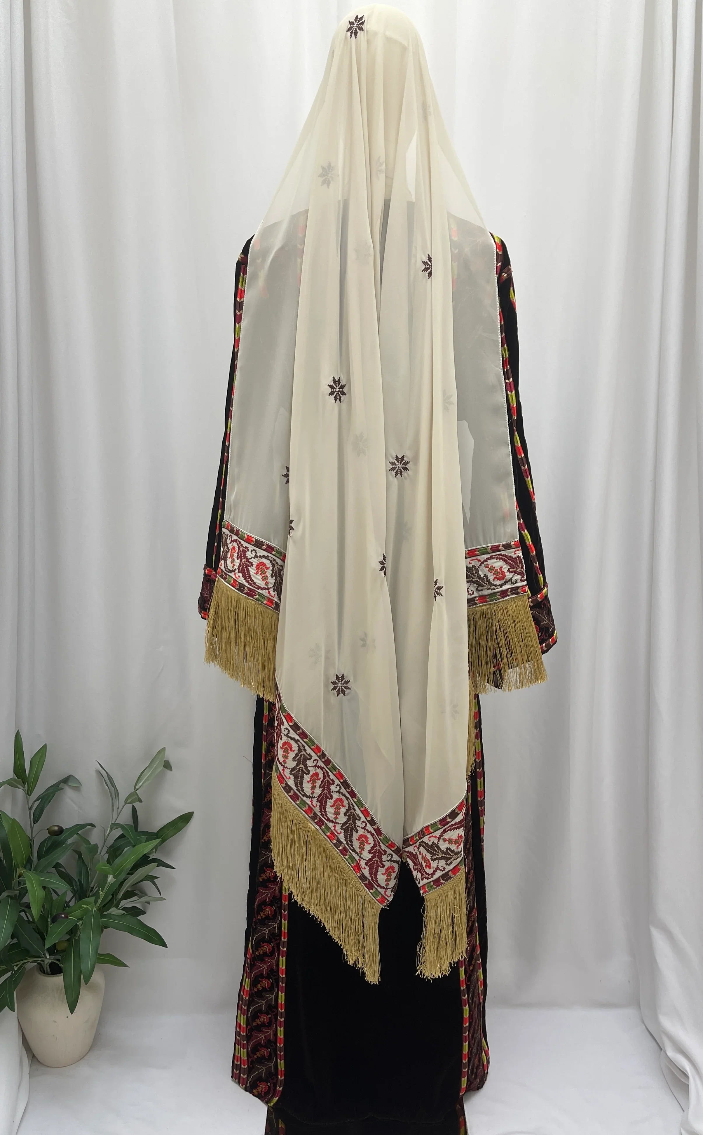 Sultana Embroidered Brown Velvet Thobe