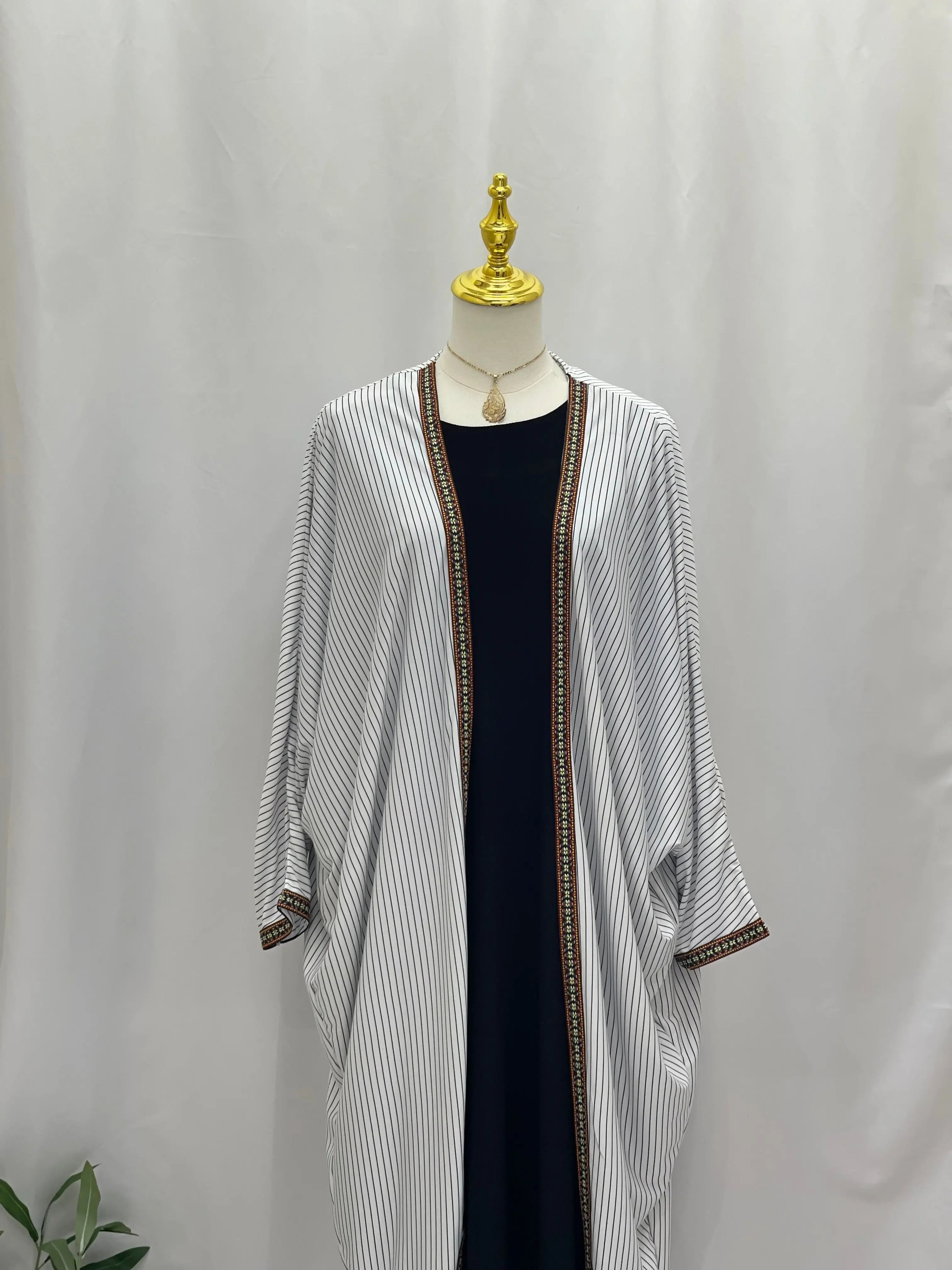 Timeless Sophistication: Jawaher Cardigan Palestinian Elegance