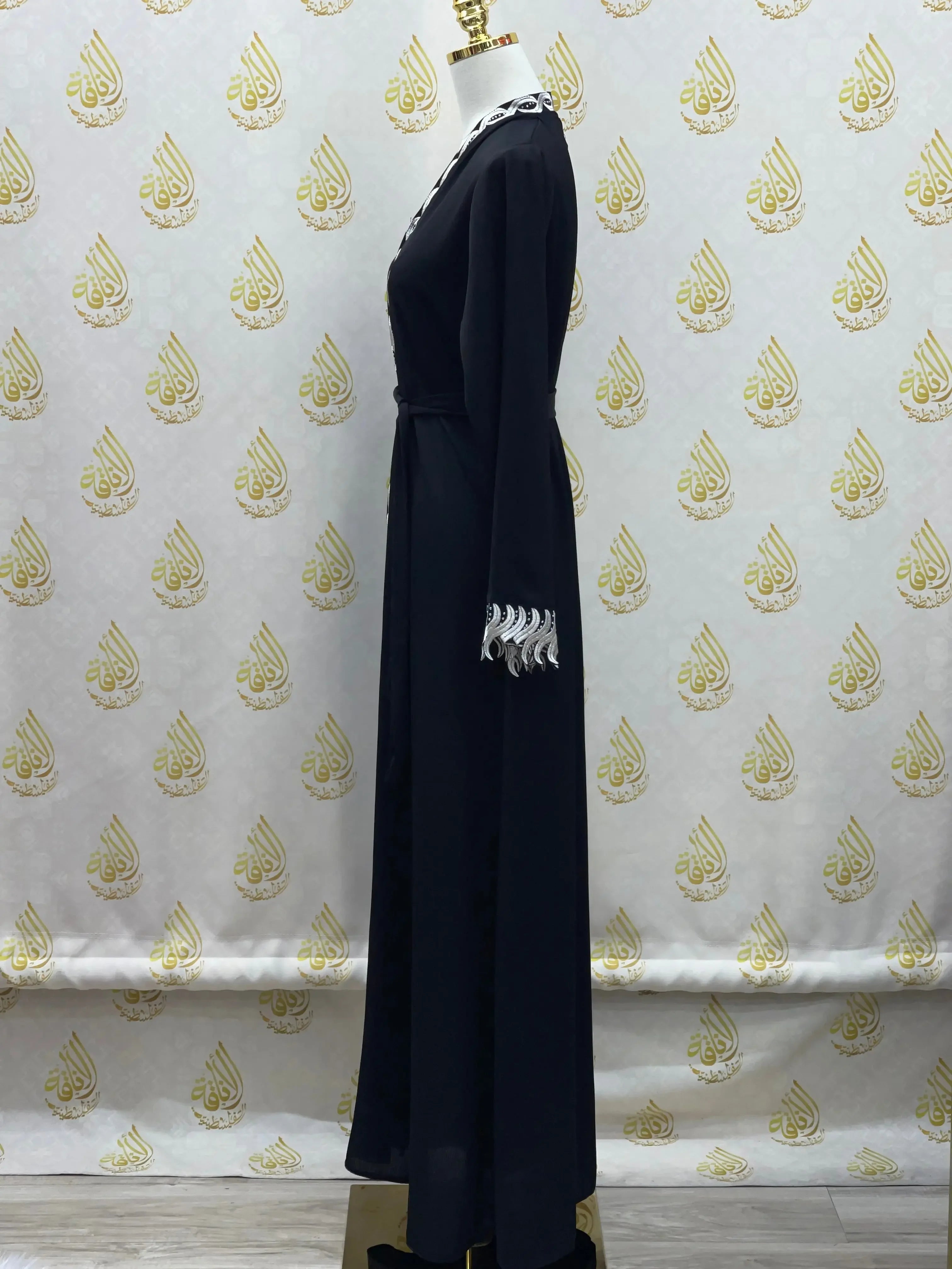 Elegant Abaya: Style and Sophistication in Harmony Palestinian Elegance