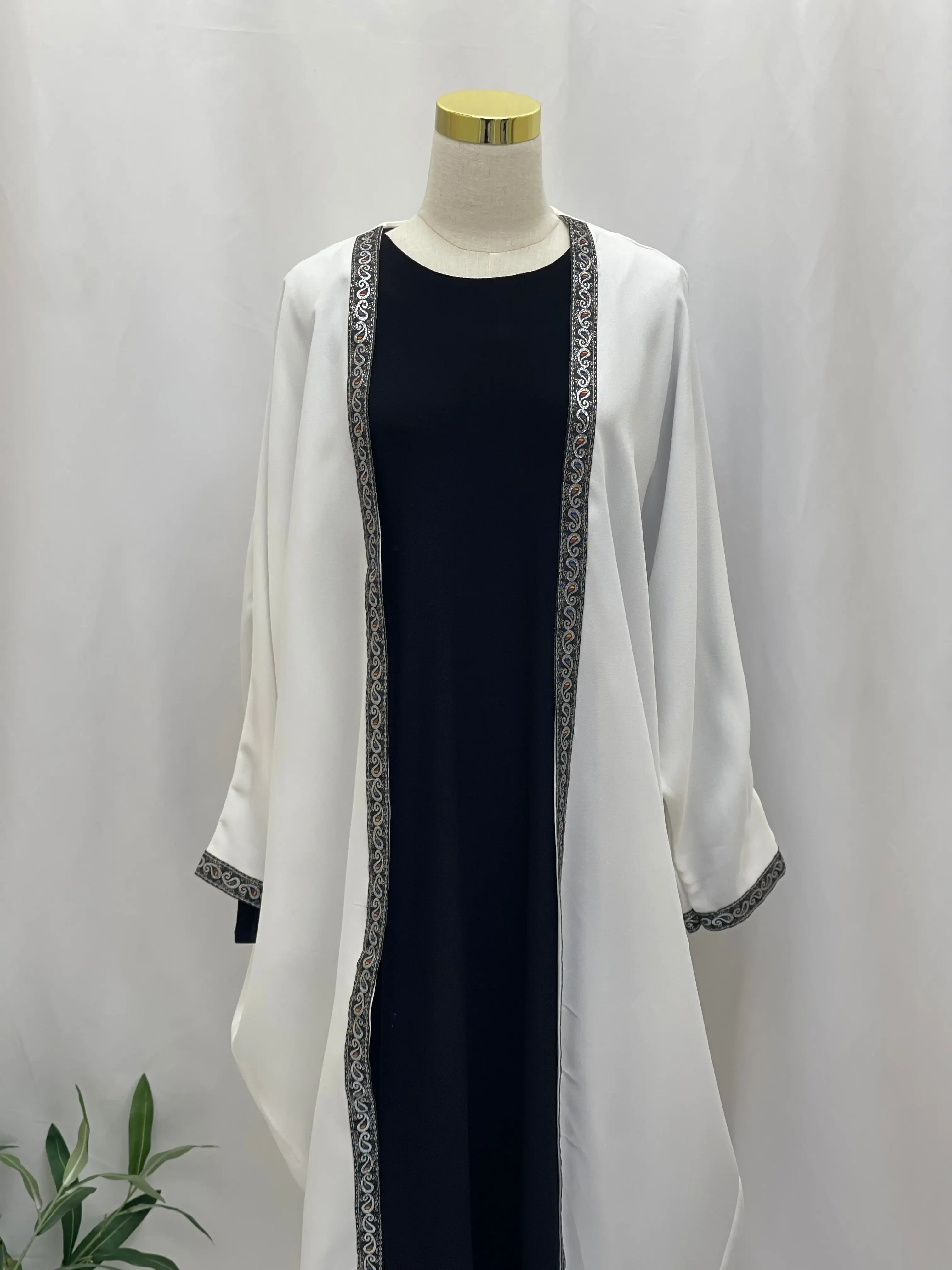 Versatile Elegance: Janna Cardigan Palestinian Elegance