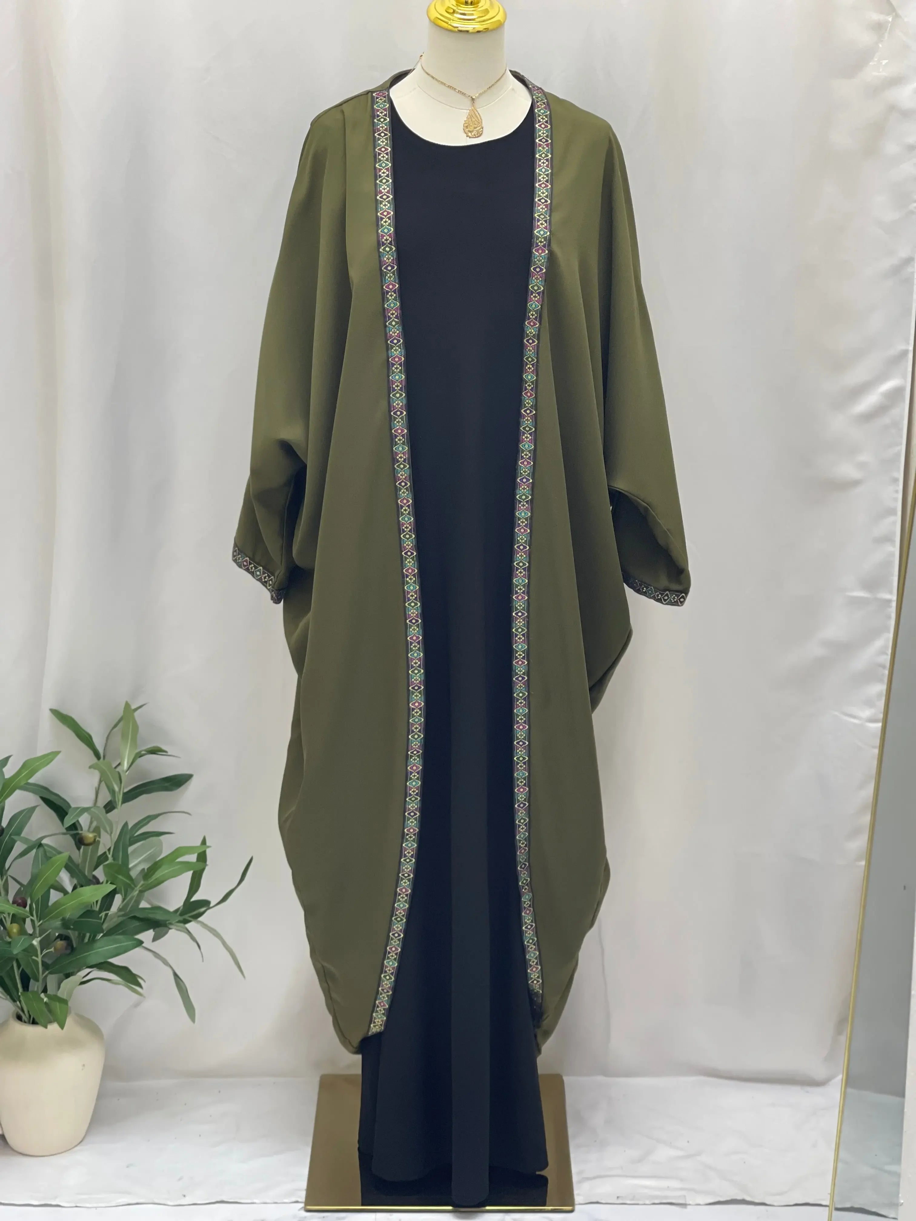 Versatile Elegance: Janna Cardigan Palestinian Elegance