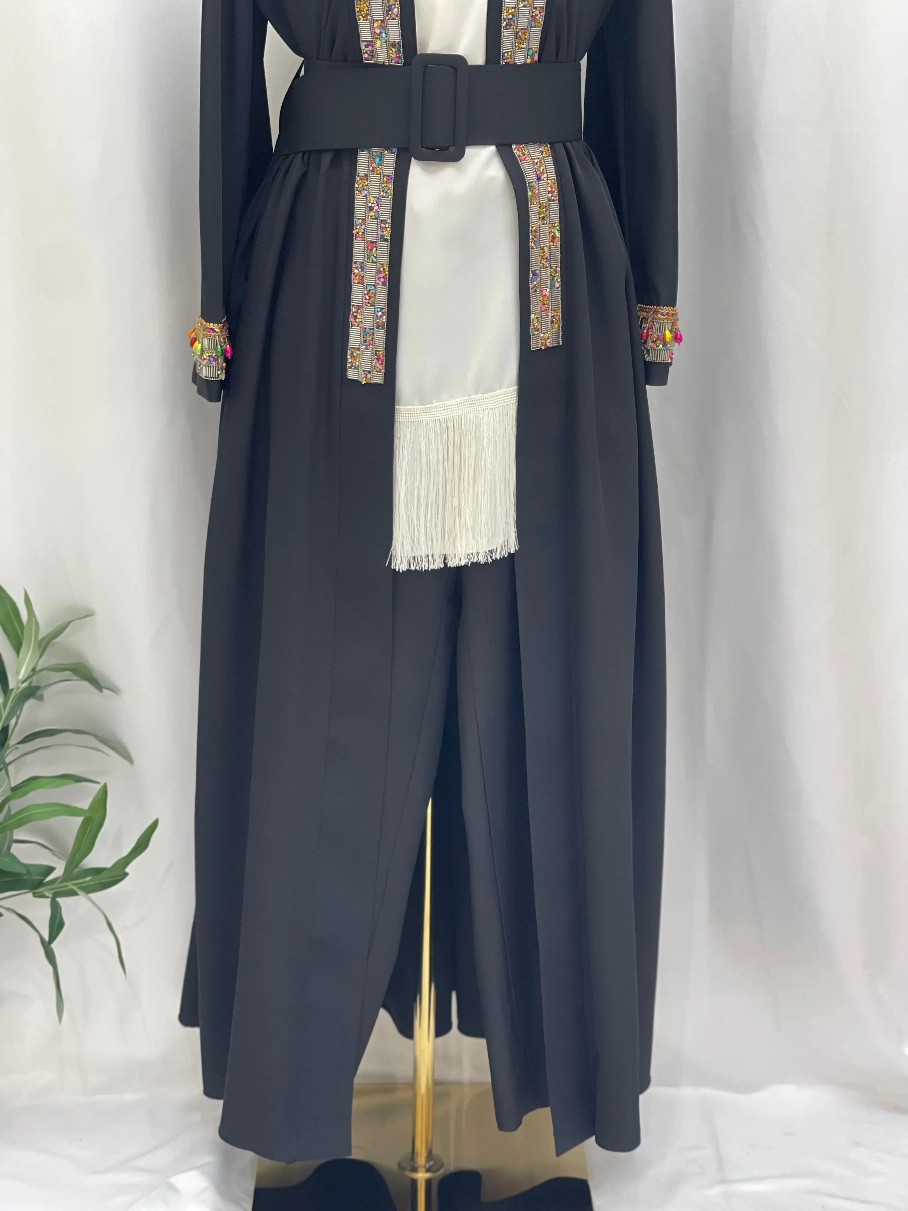Timeless Elegance: Fancy Modesty Set Palestinian Elegance