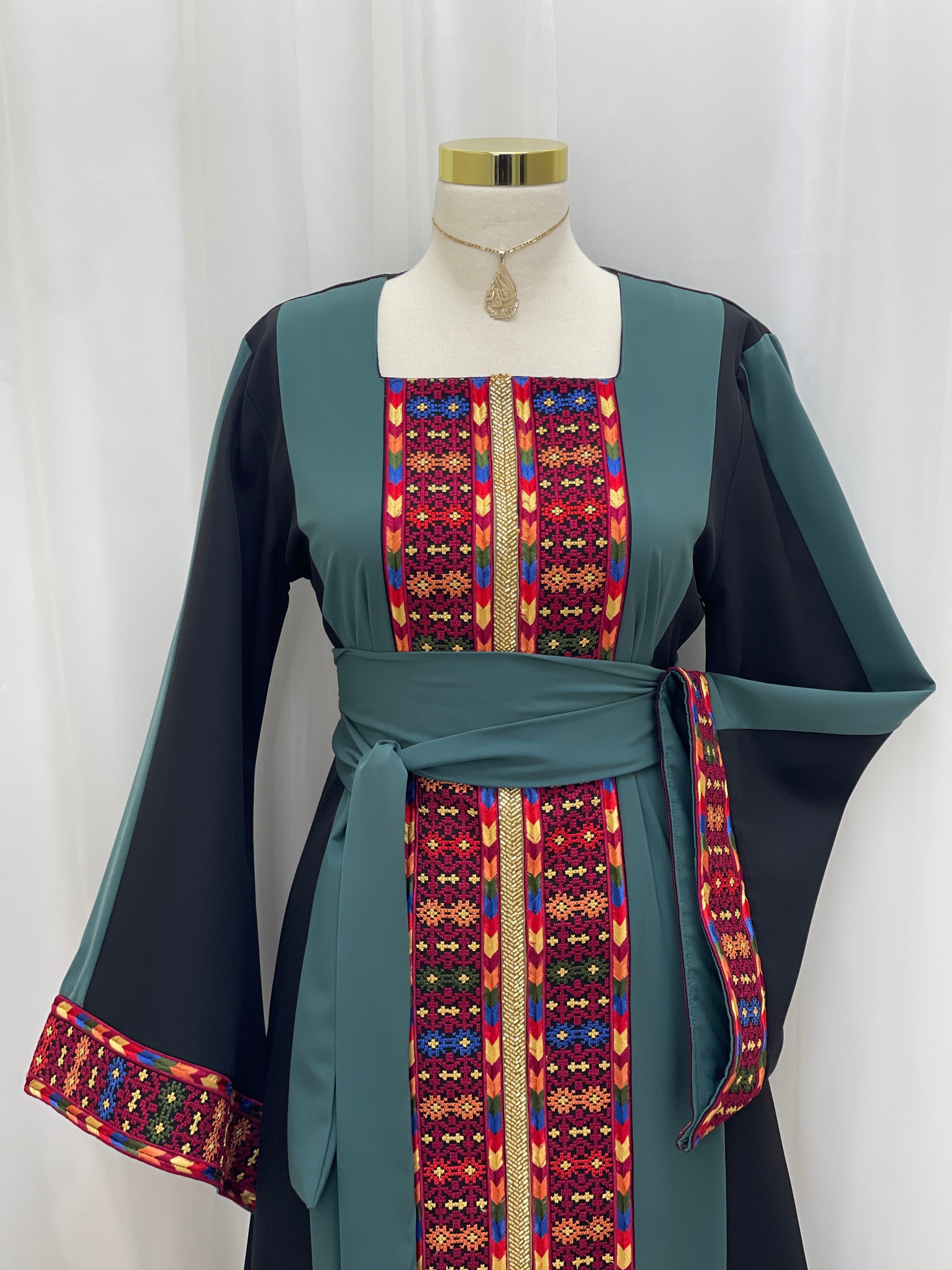 Sella Heritage Elegance Embroidered Thobe - Palestinian Elegance