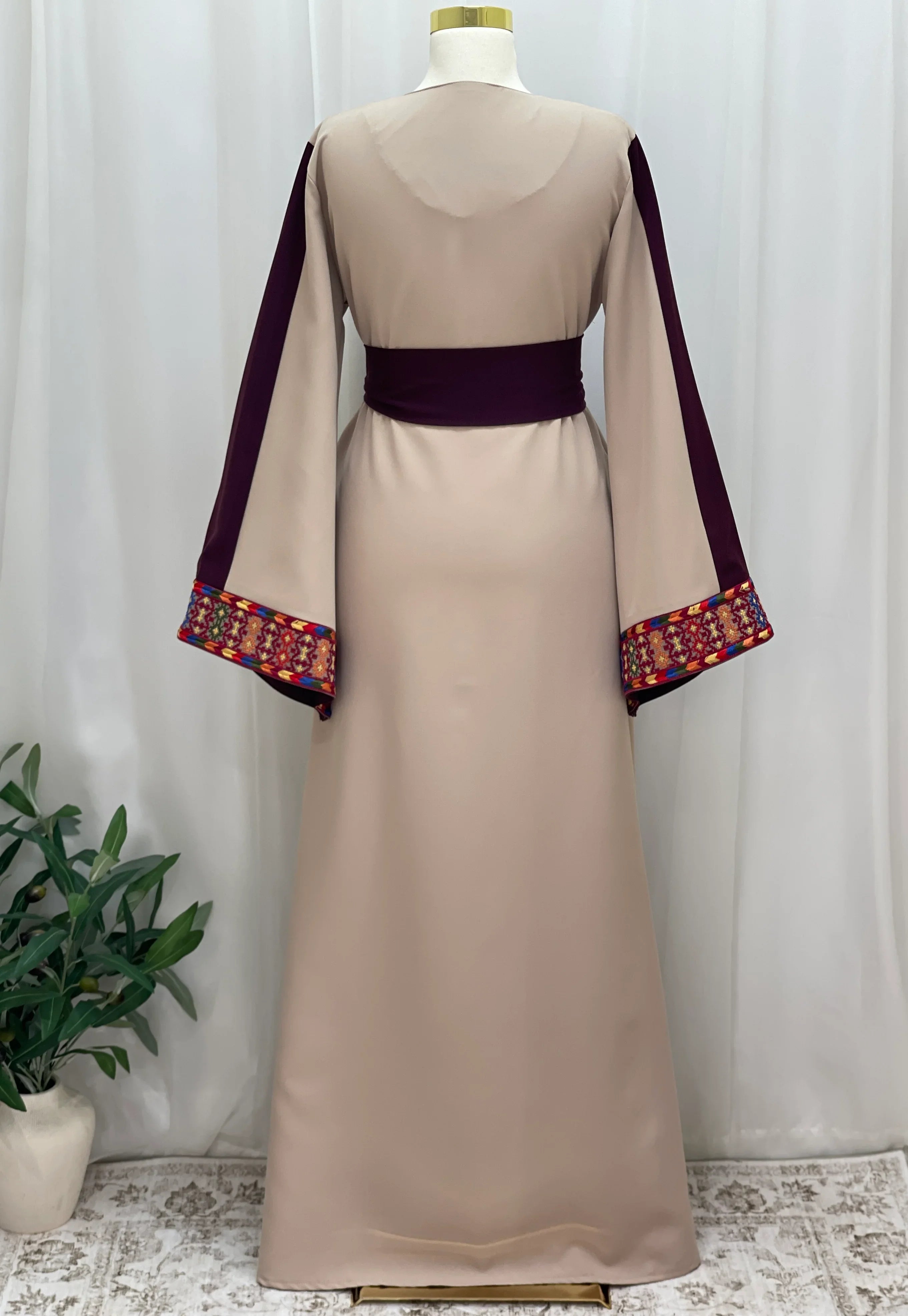 Sella Heritage Elegance Embroidered Thobe