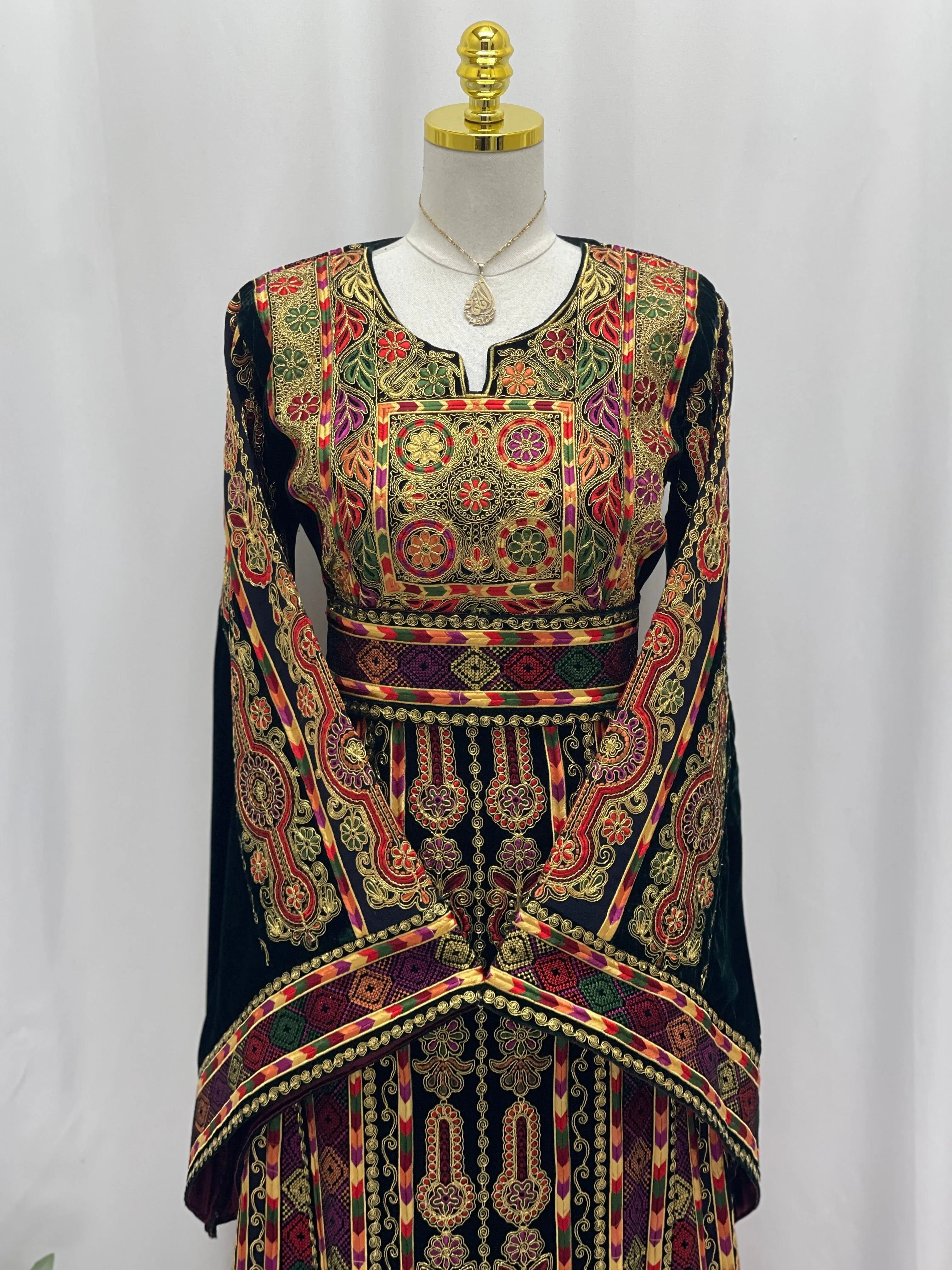 Dark Green Queen Qasab Embroidered Thobe Palestinian Elegance