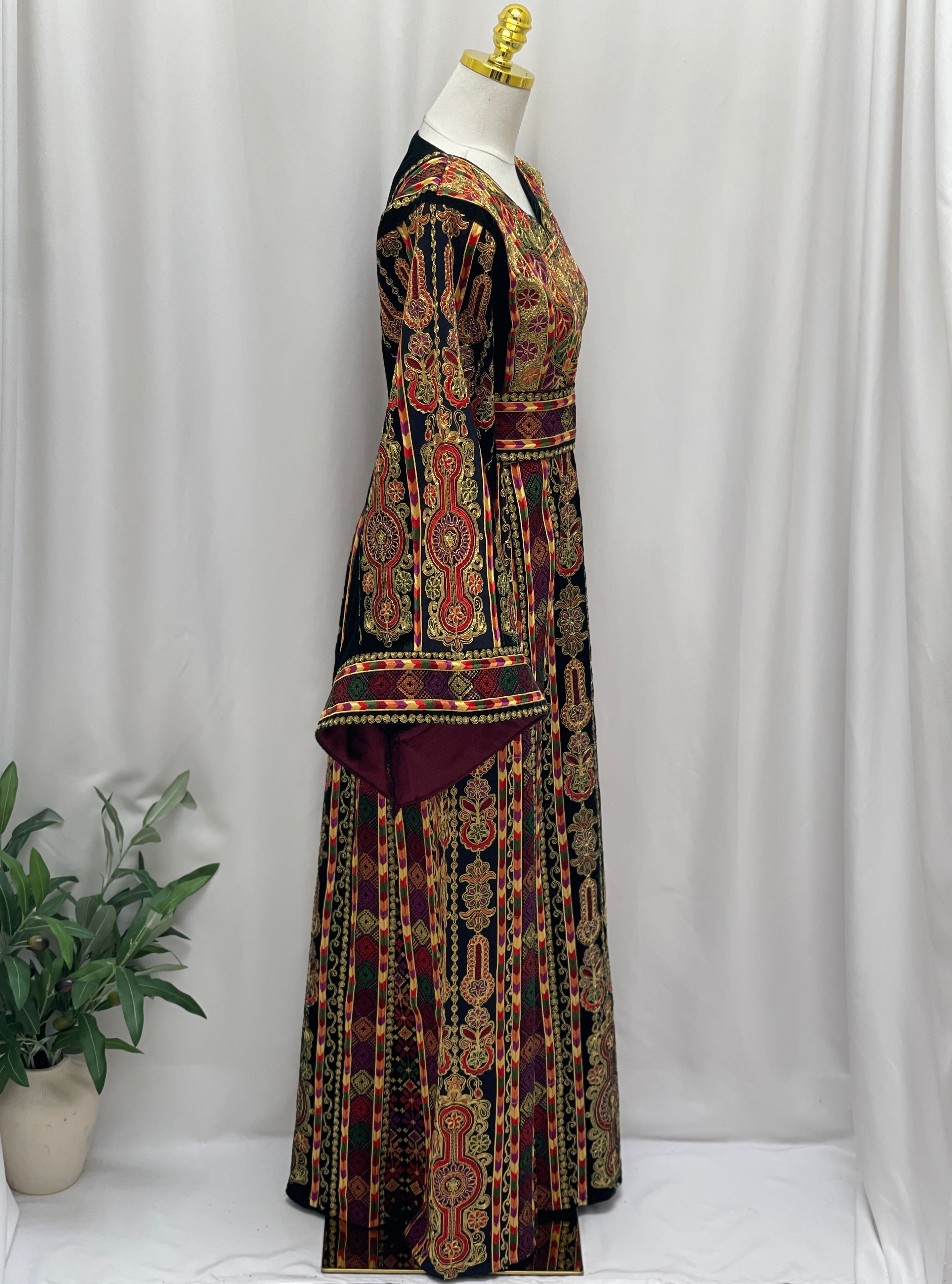 Dark Green Queen Qasab Embroidered Thobe Palestinian Elegance