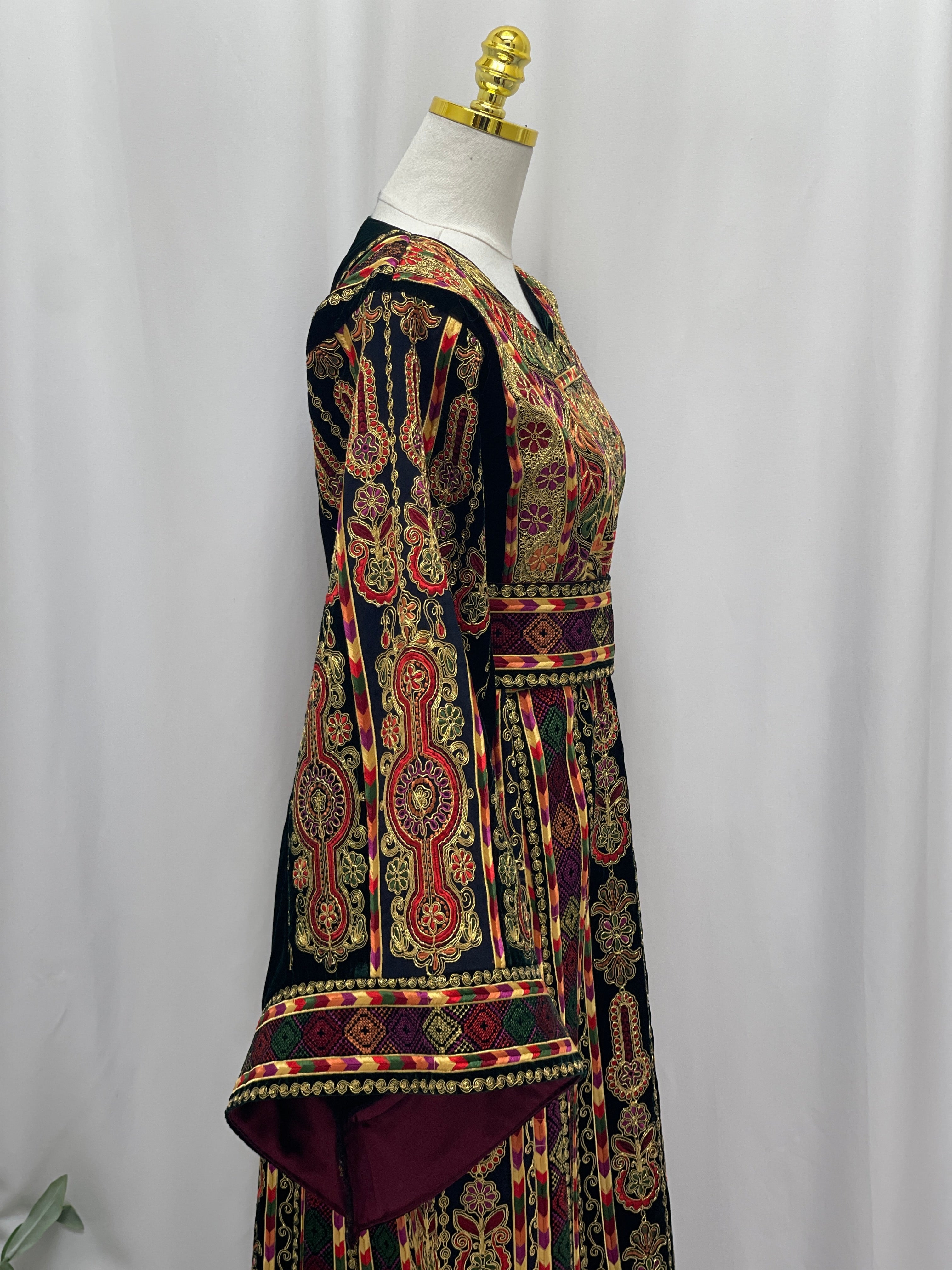 Dark Green Queen Qasab Embroidered Thobe Palestinian Elegance