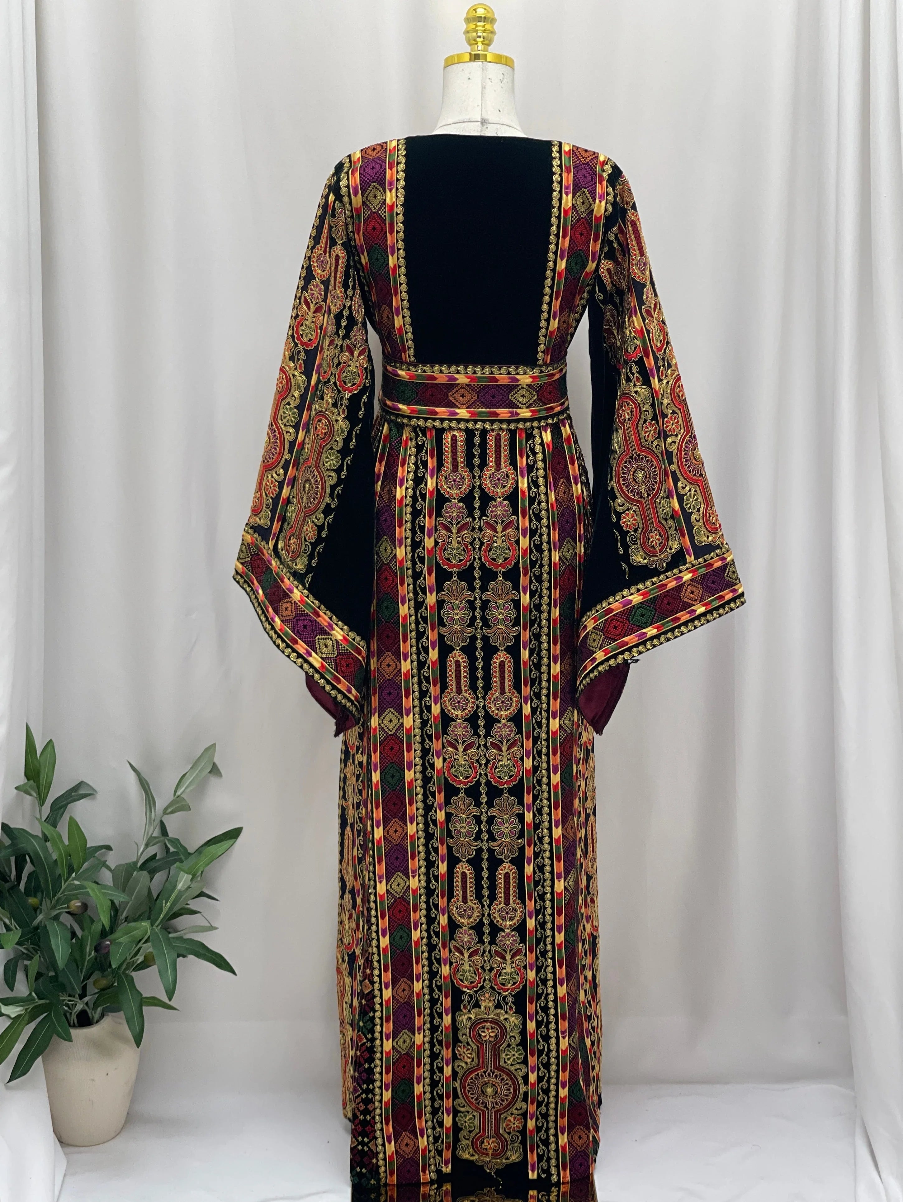 Dark Green Queen Qasab Embroidered Thobe Palestinian Elegance