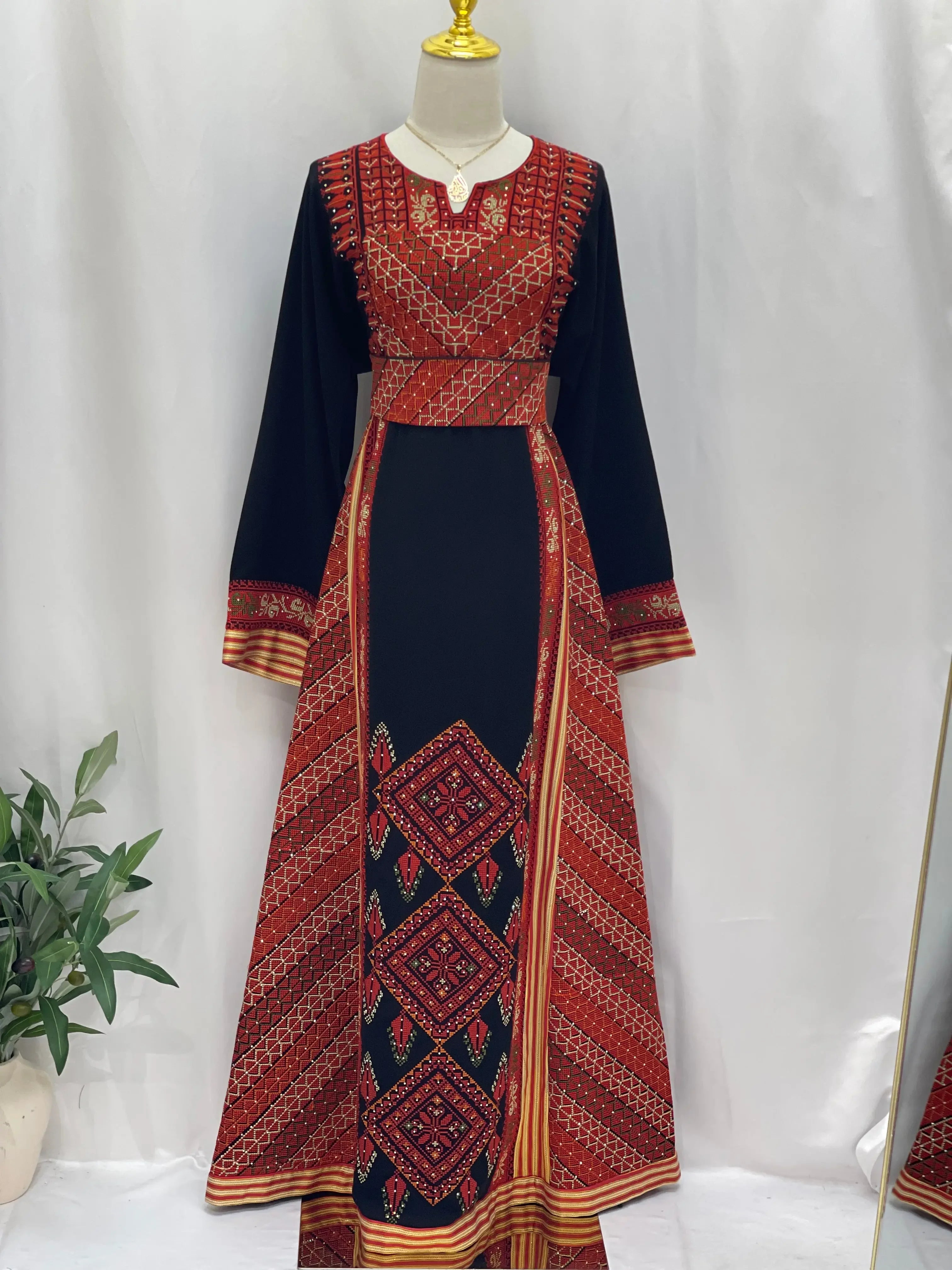 Salma Embroidery Thoub: Elegance and Exquisite Craftsmanship Palestinian Elegance