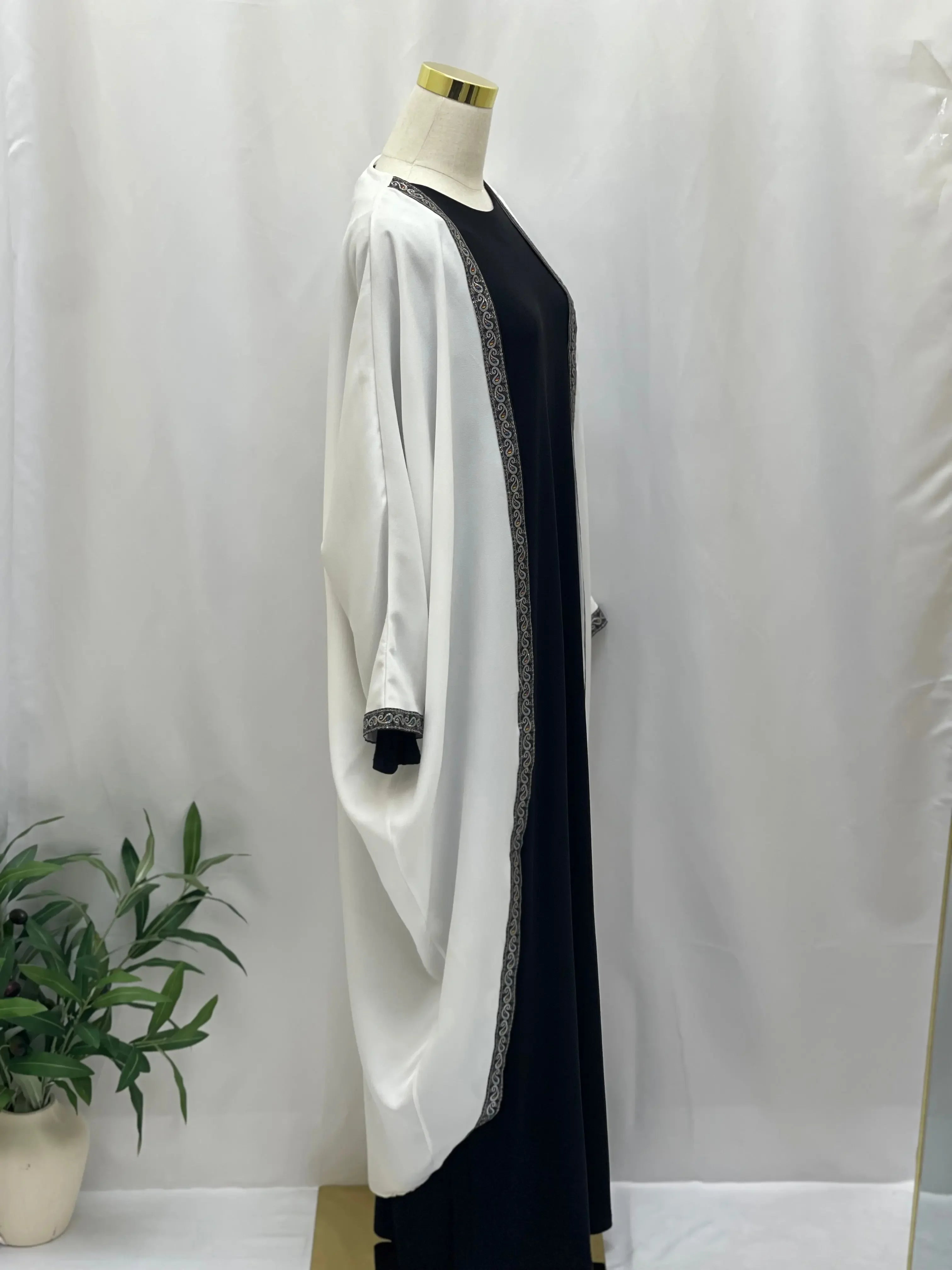 Versatile Elegance: Janna Cardigan Palestinian Elegance