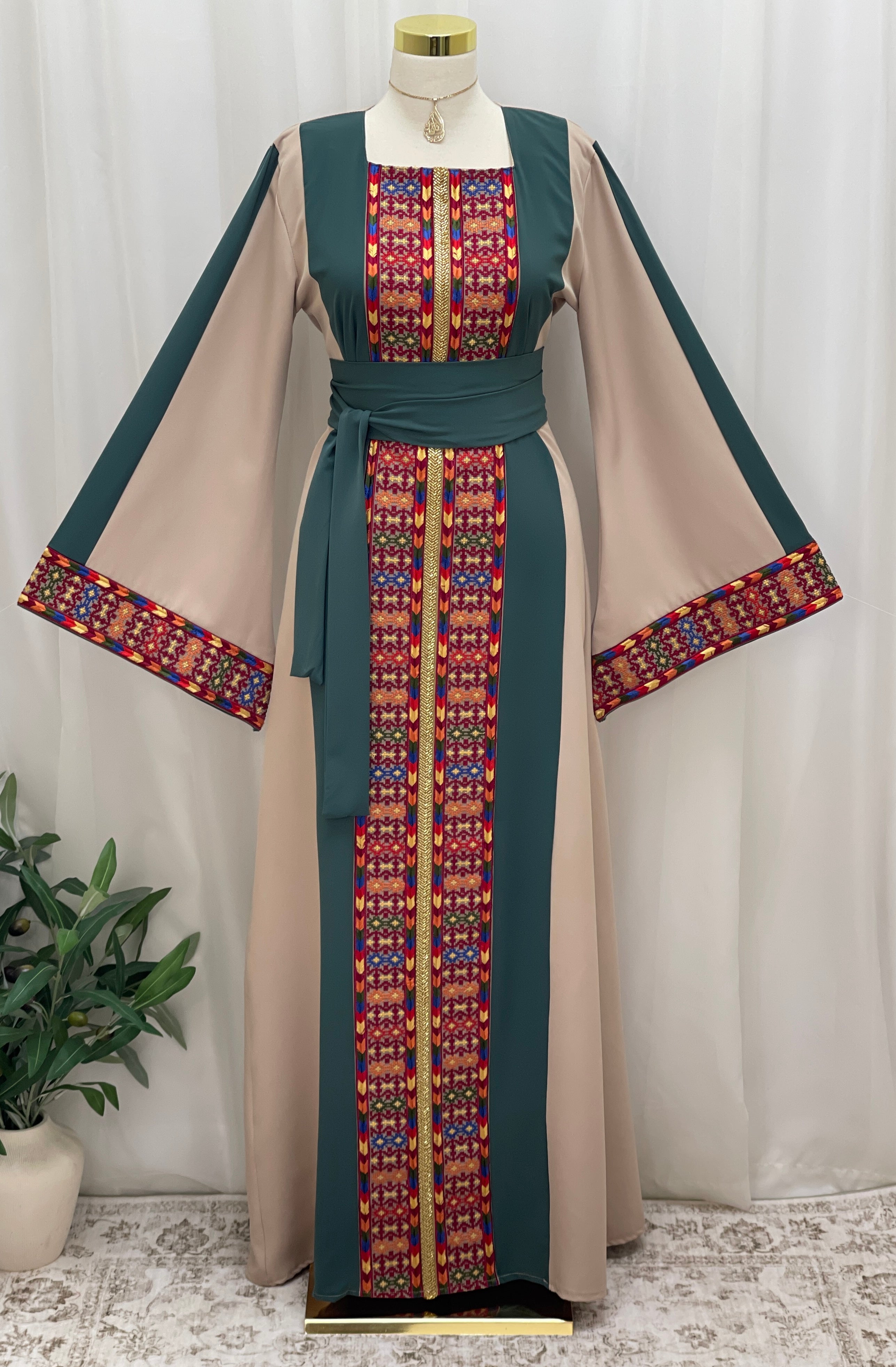 Sella Heritage Elegance Embroidered Thobe - Palestinian Elegance