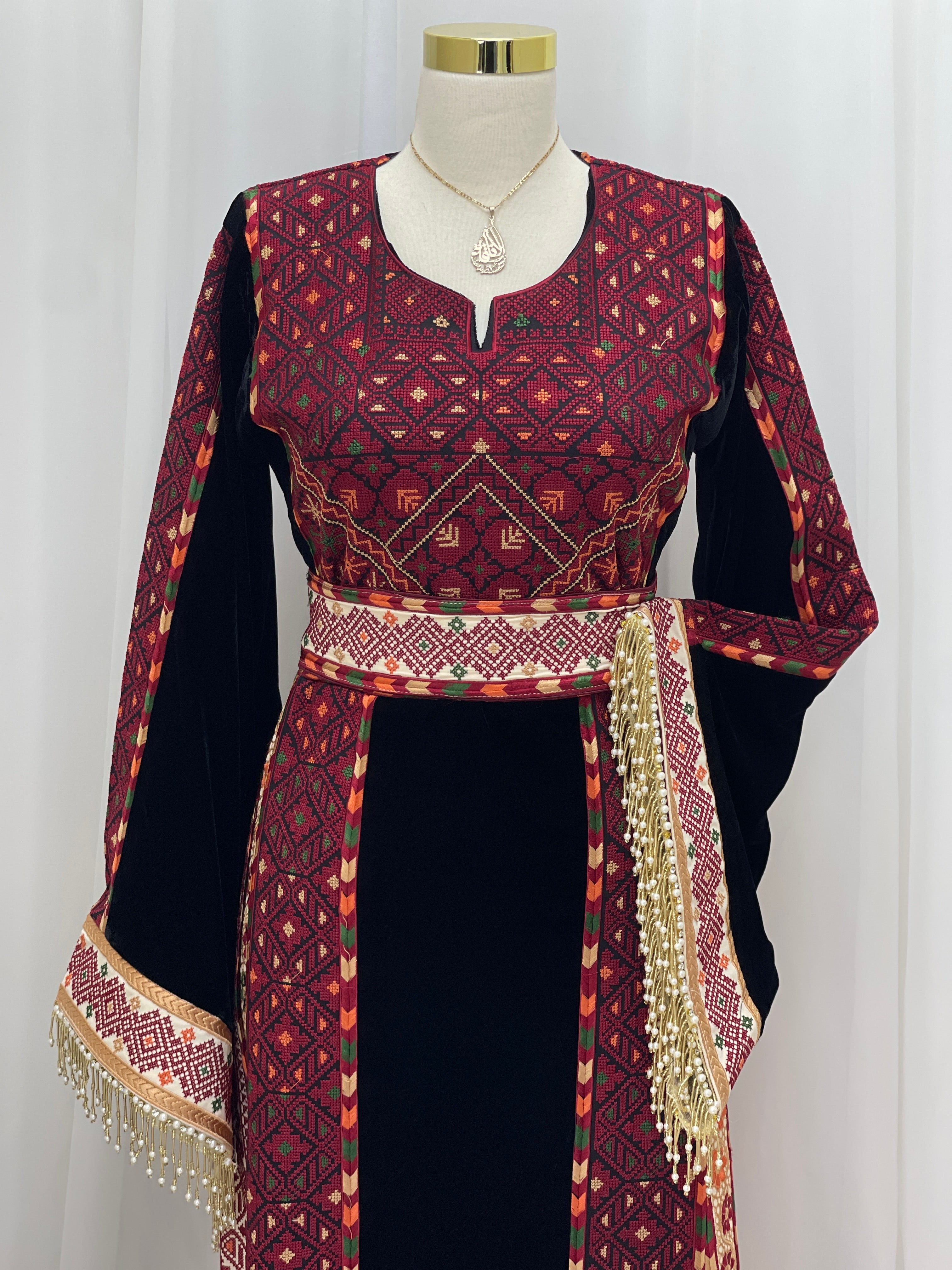 Velvet Embroidered Heritage Thobe – Timeless Heritage Style