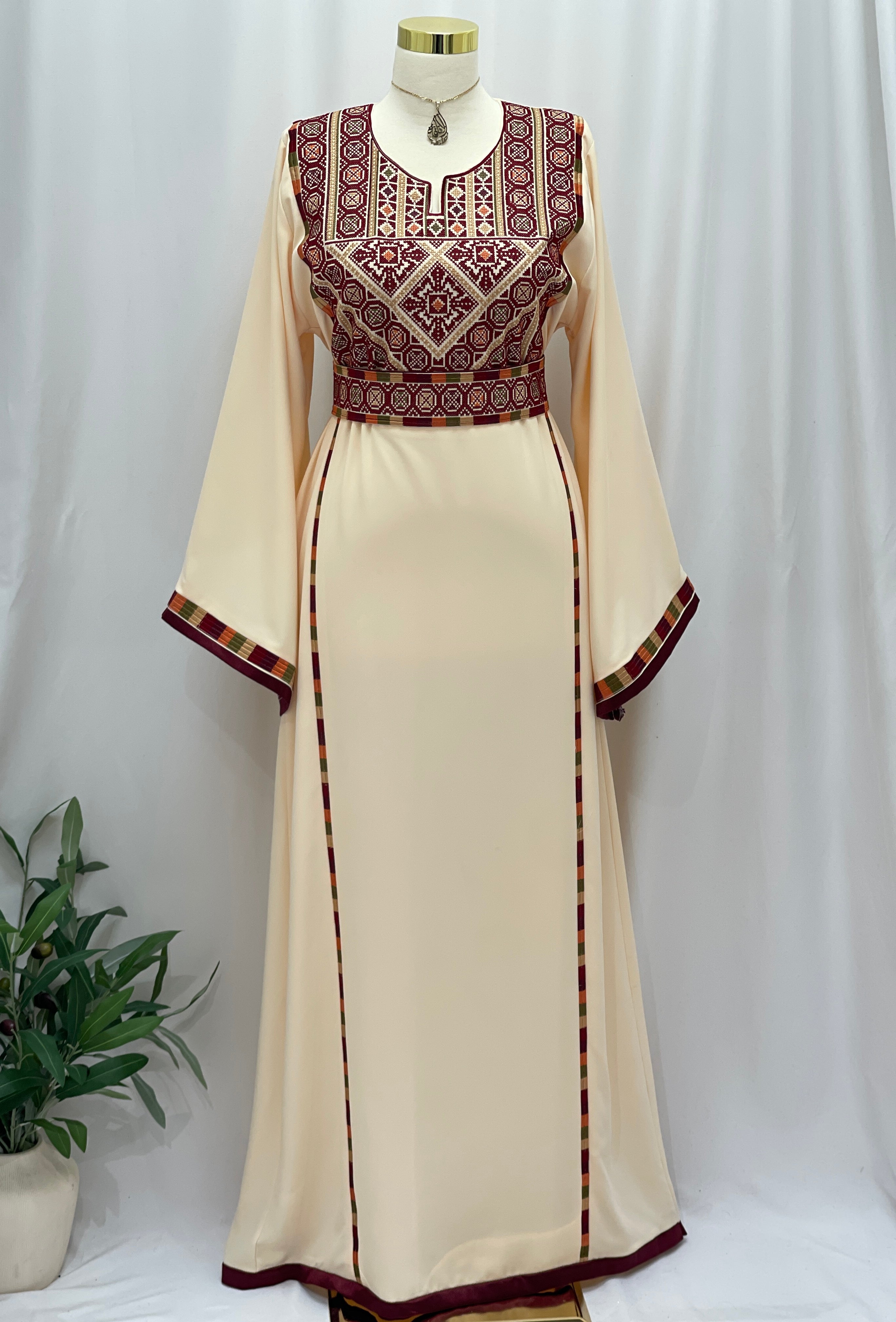 Manajel Embroidered Classic Thobe