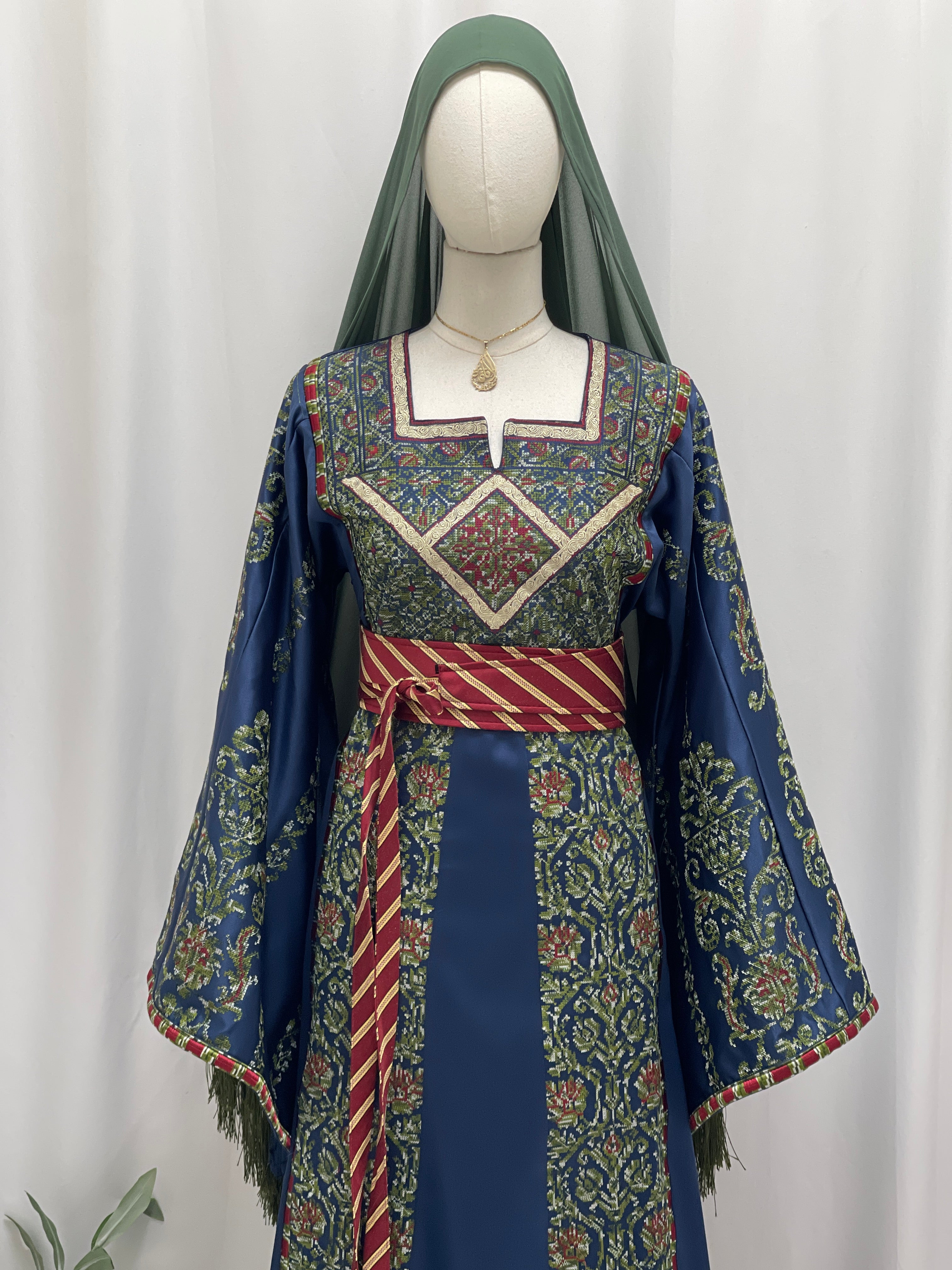 Vintage Heritage Embroidered Thobe