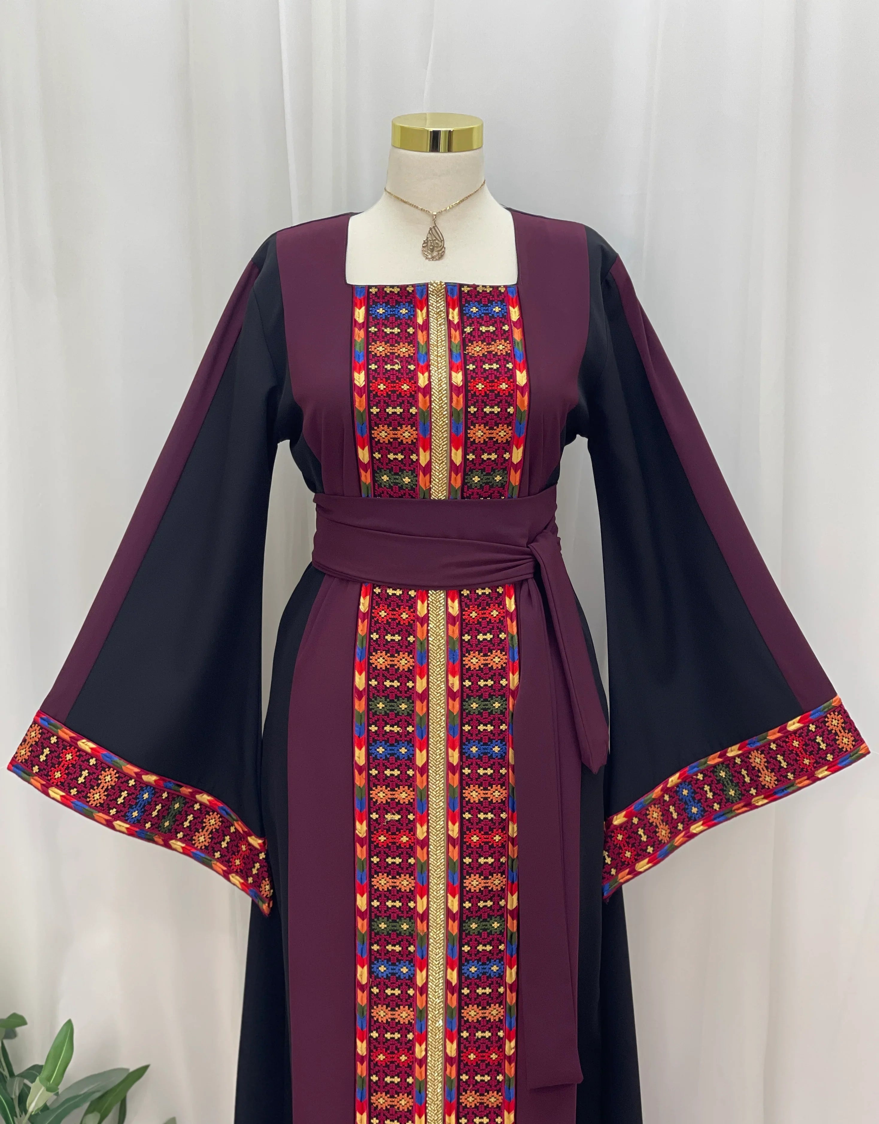 Sella Heritage Elegance Embroidered Thobe