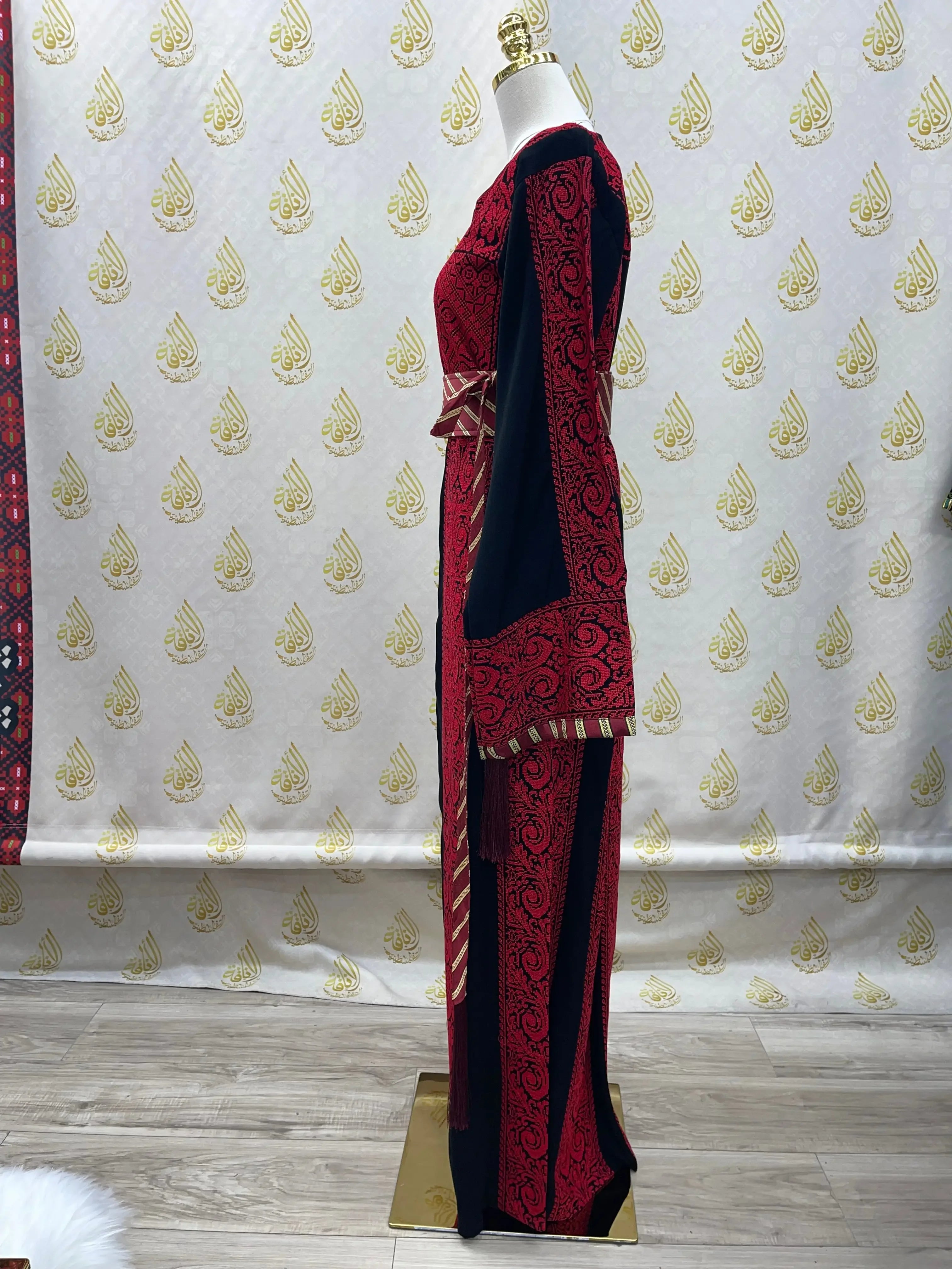 Traditional Thoub with Siti Embroidery: Expert Craftsmanship and Cultural Elegance Palestinian Elegance