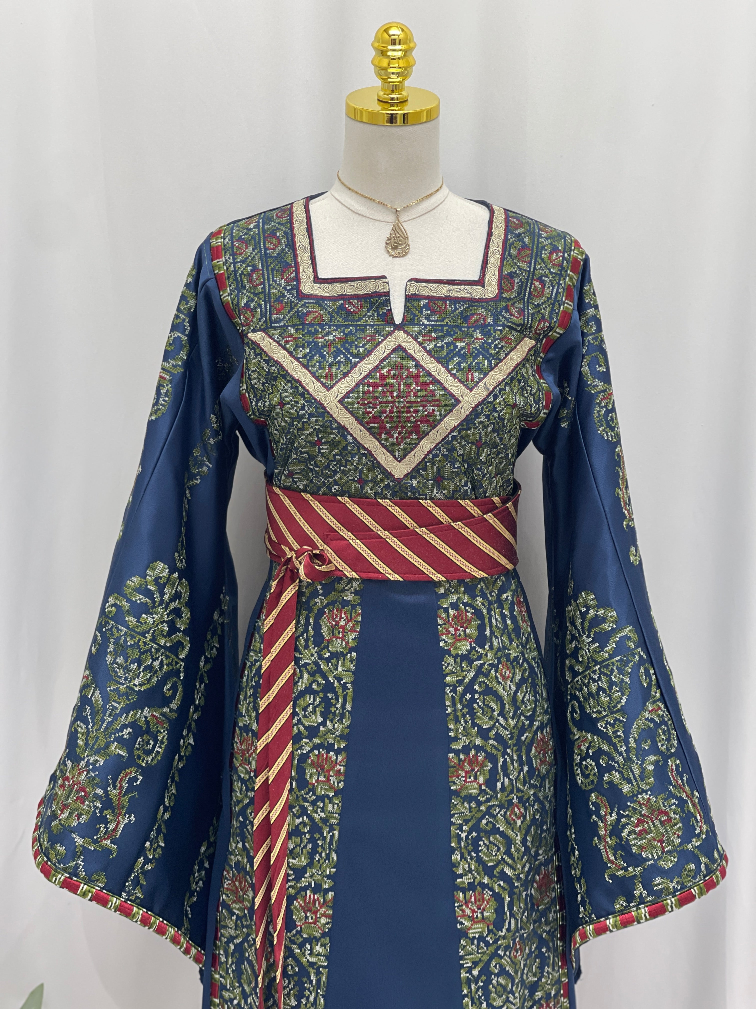 Vintage Heritage Embroidered Thobe