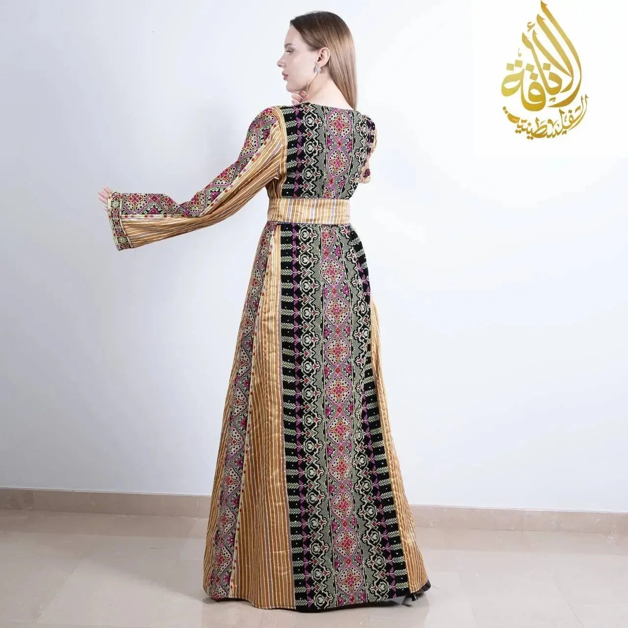 Elegant Embroidered Saya Thoub - Timeless Arabic Fashion Palestinian Elegance