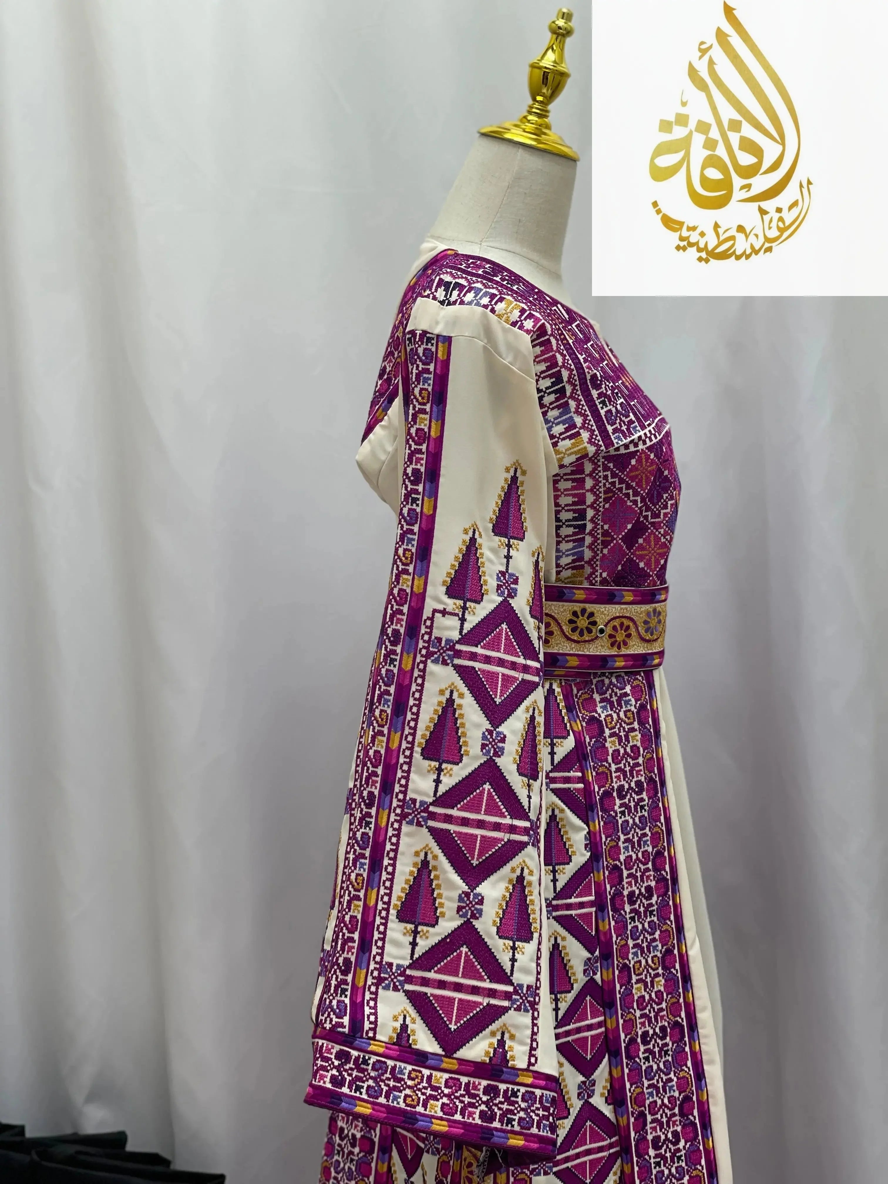 Embroidered Thoub Alsafa: Elegance and Tradition Palestinian Elegance
