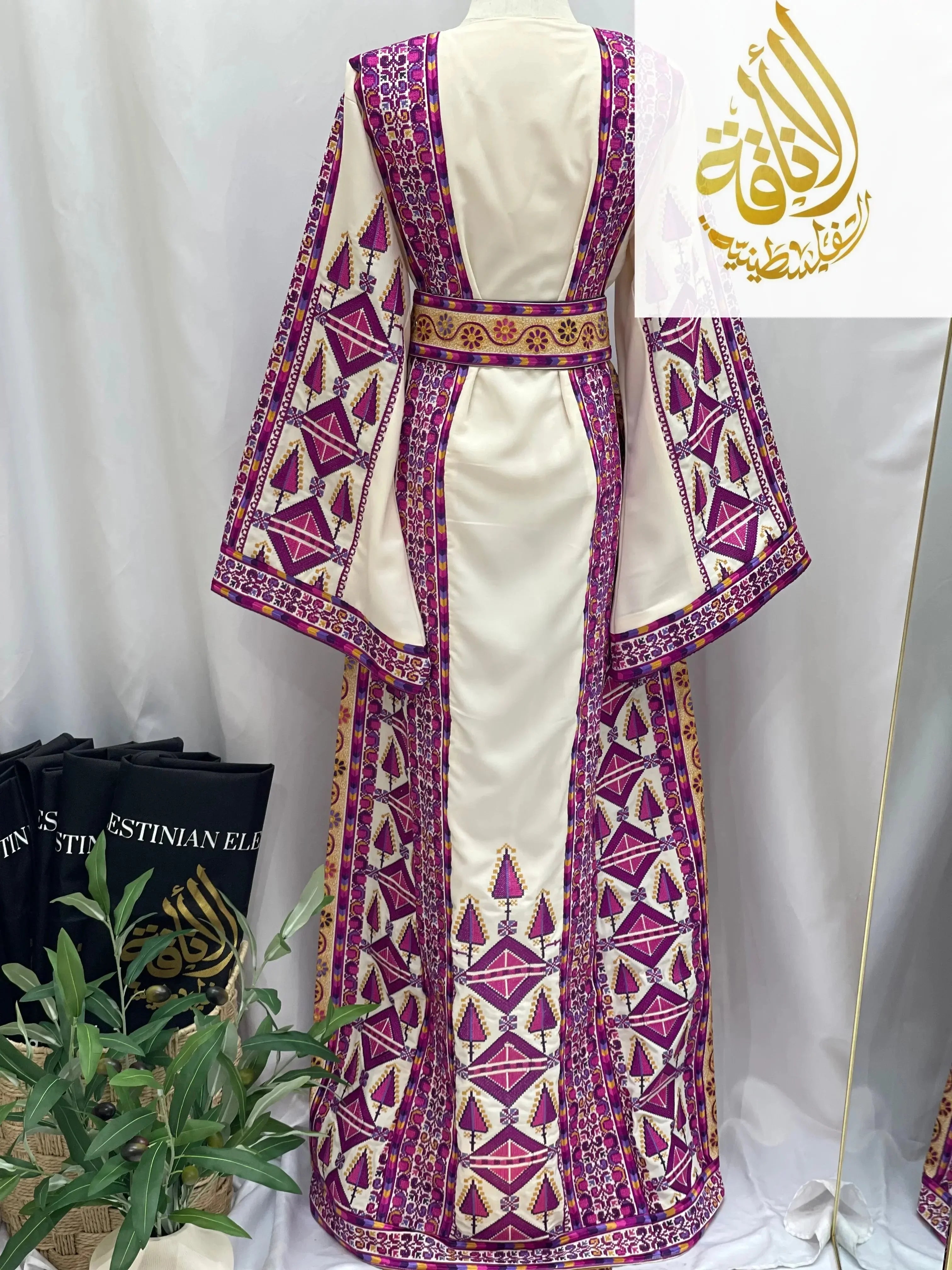 Embroidered Thoub Alsafa: Elegance and Tradition Palestinian Elegance