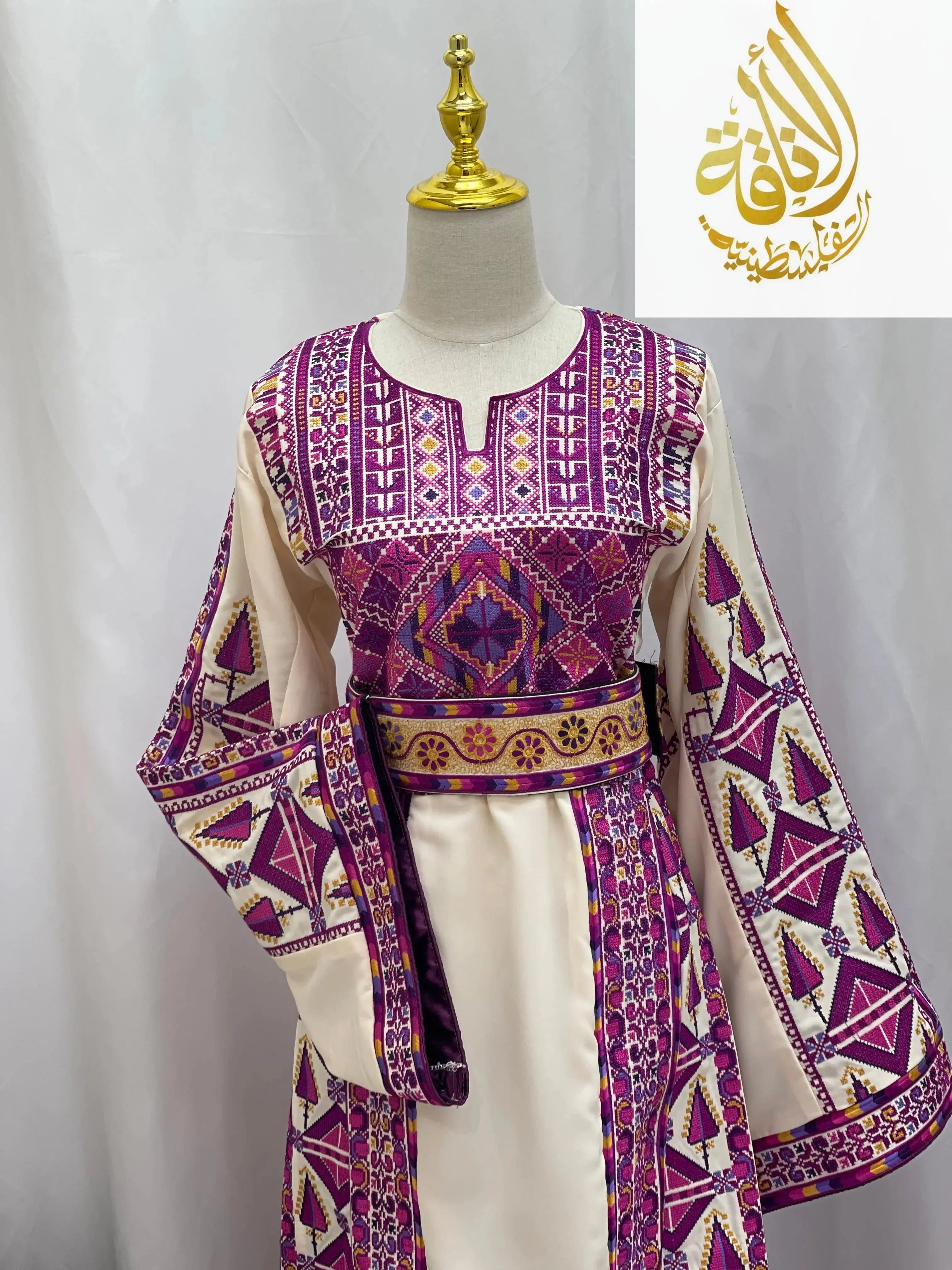 Embroidered Thoub Alsafa: Elegance and Tradition Palestinian Elegance