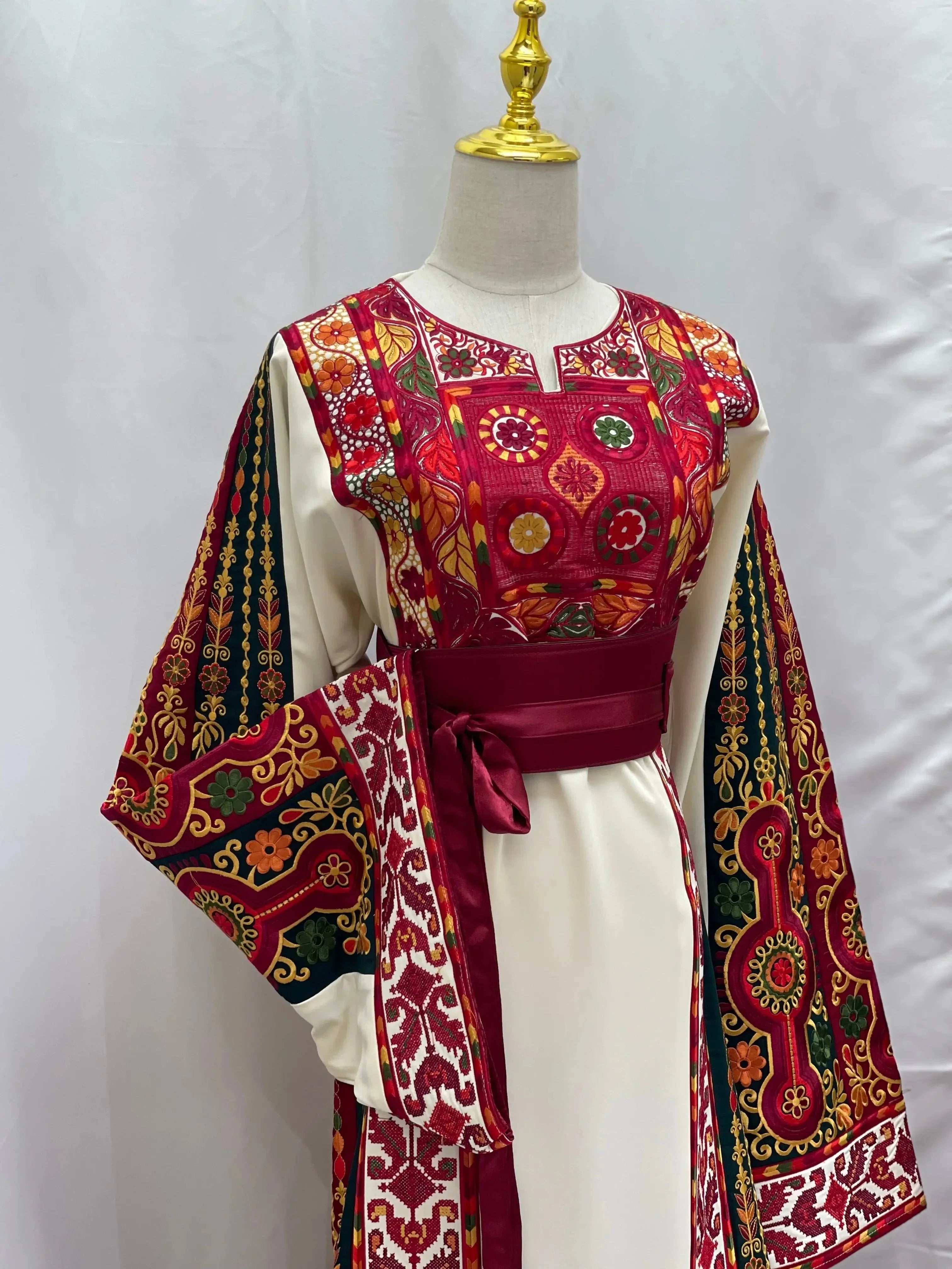 Embroidered Thoub Malaket Alsafa: Timeless Sophistication & Cultural Elegance Palestinian Elegance