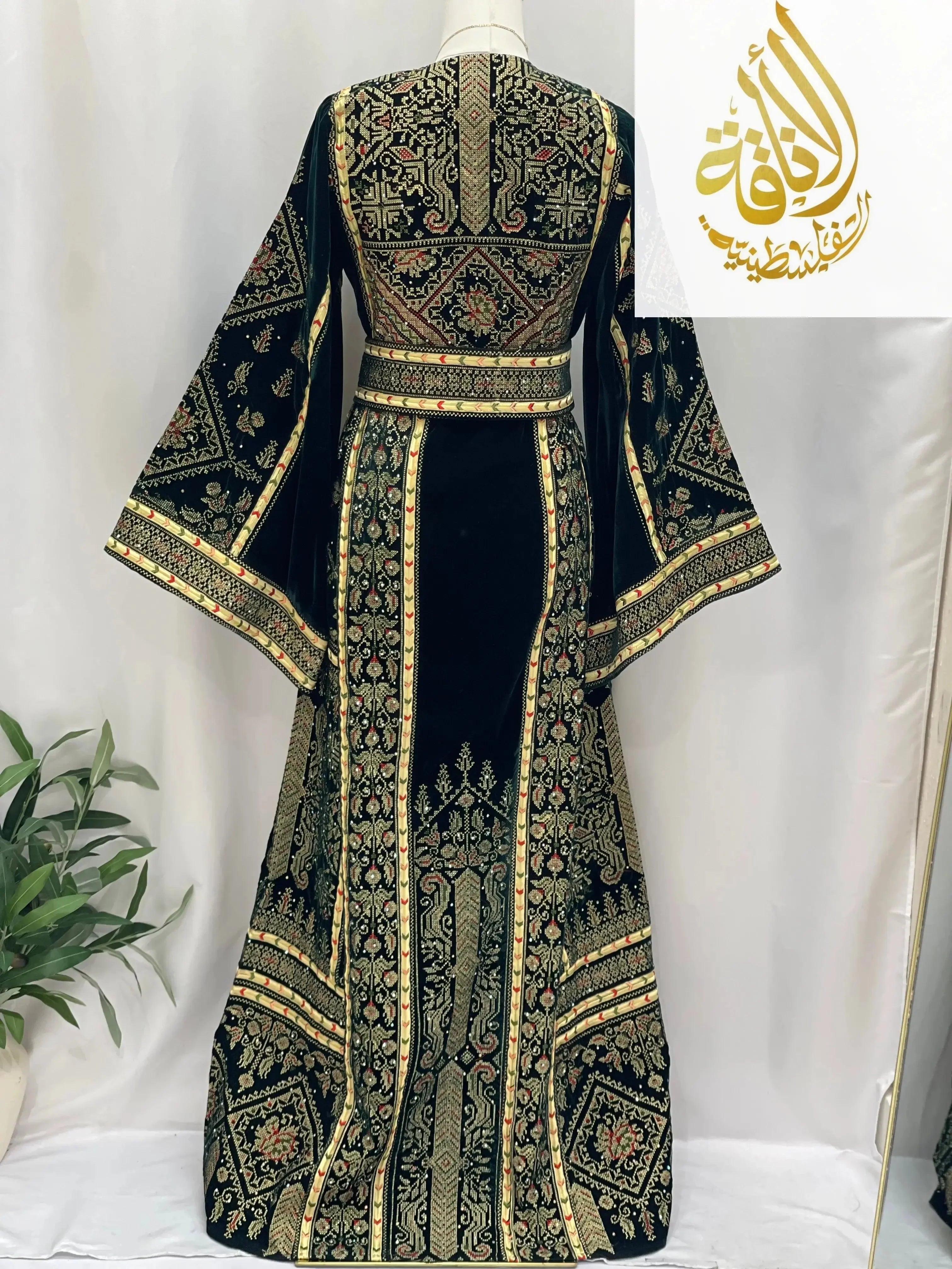 Emerald Embroidered Velvet Thoub - Luxurious Elegance - Palestinian Elegance