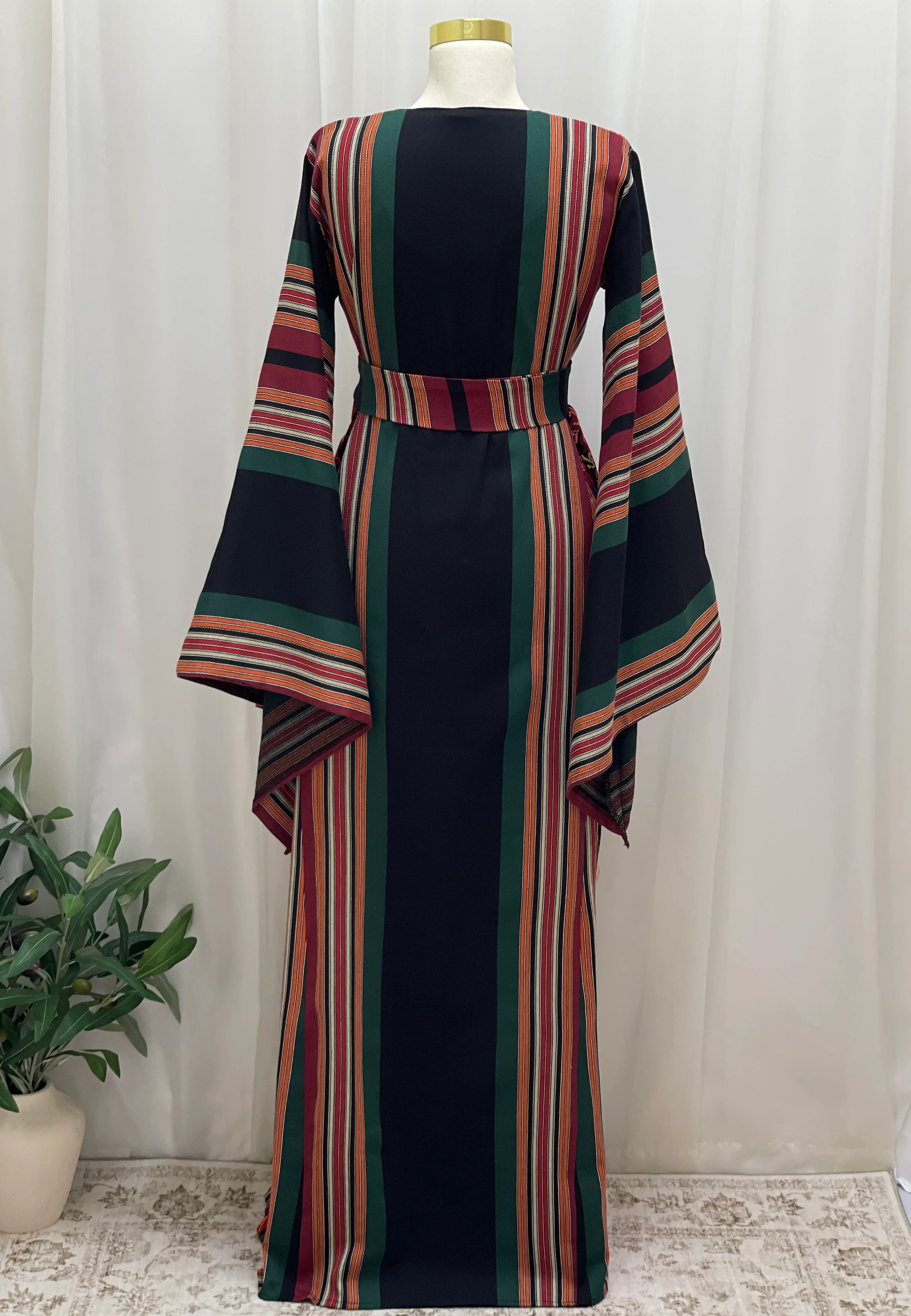 Rimal Heritage Embroidered Majdalwi Thobe