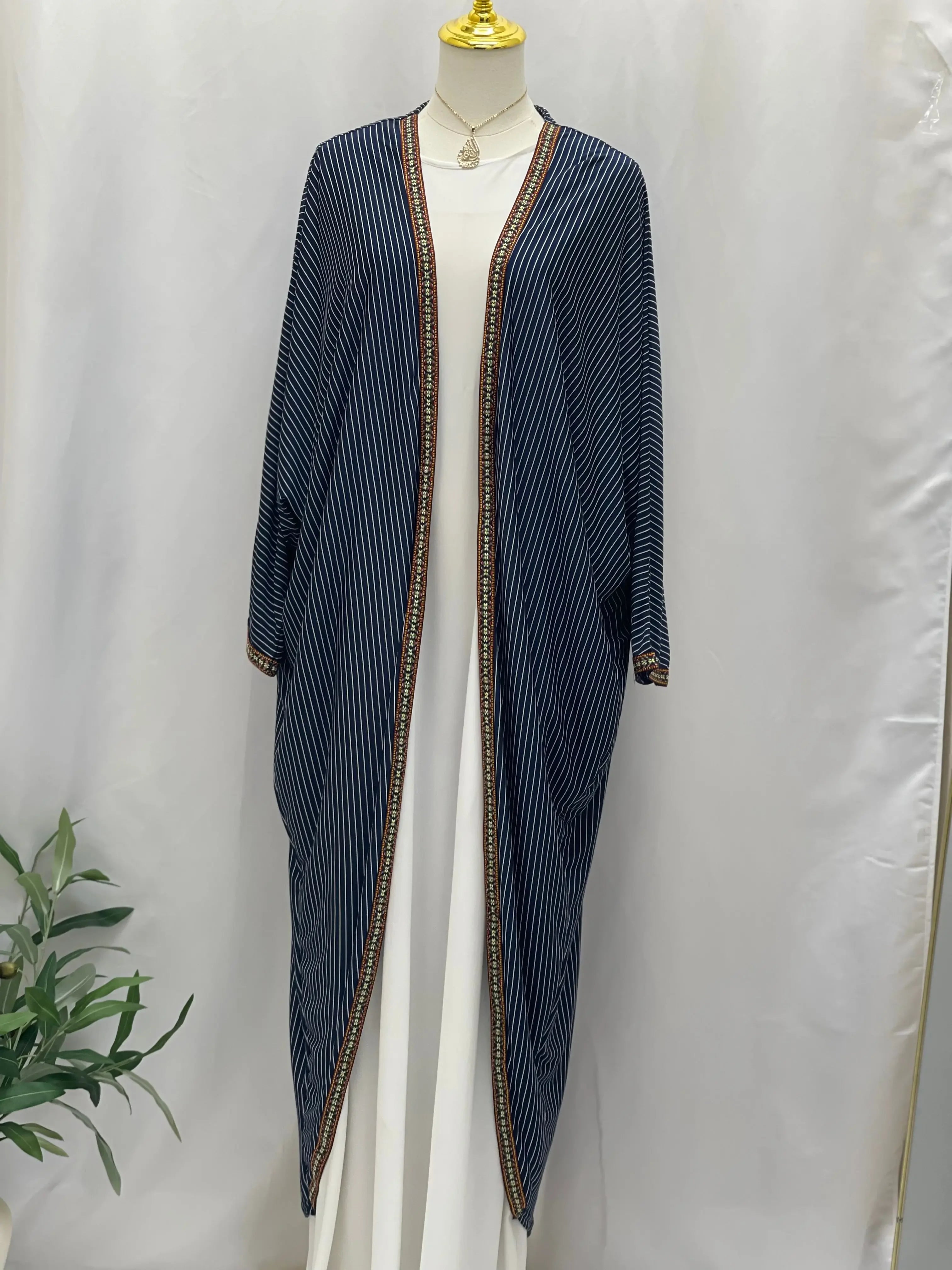 Timeless Sophistication: Jawaher Cardigan Palestinian Elegance