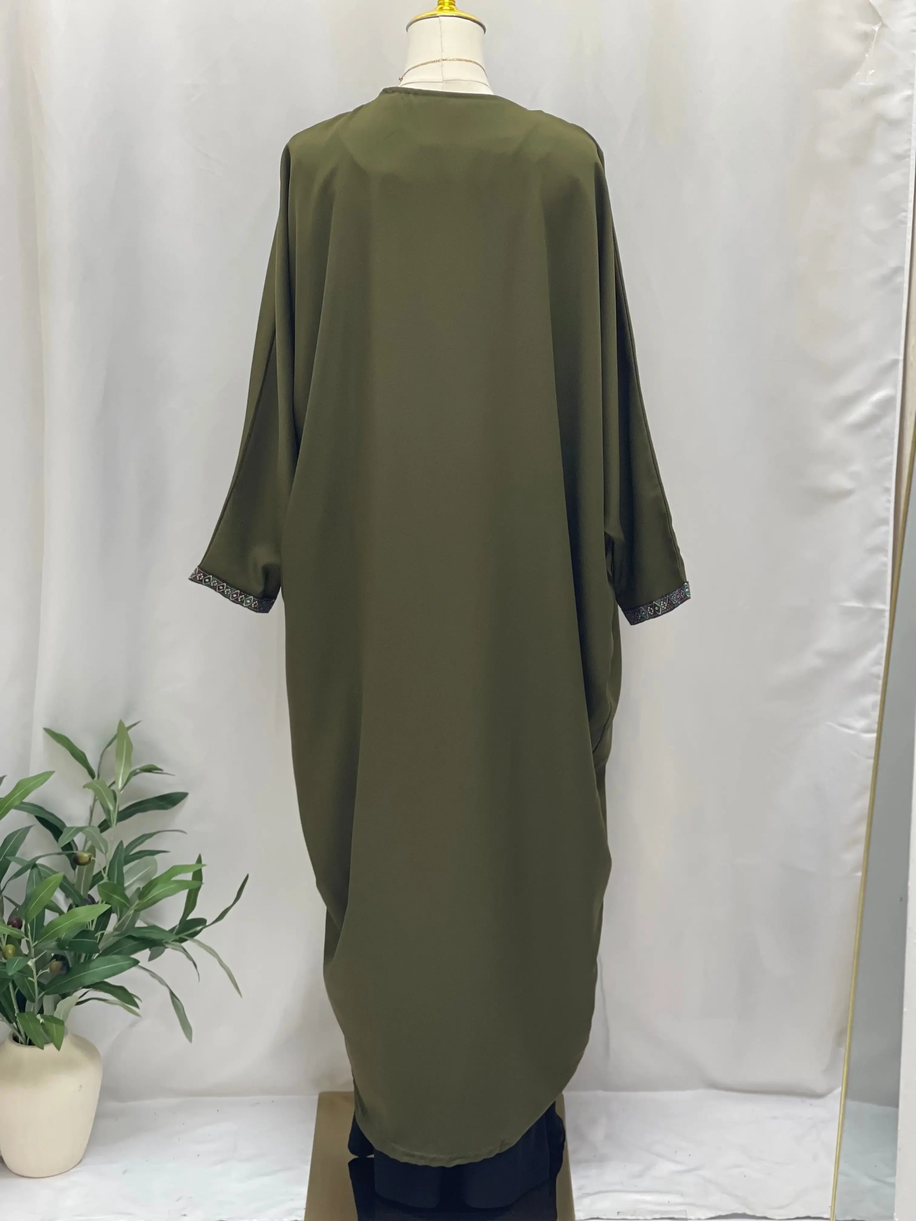 Versatile Elegance: Janna Cardigan Palestinian Elegance