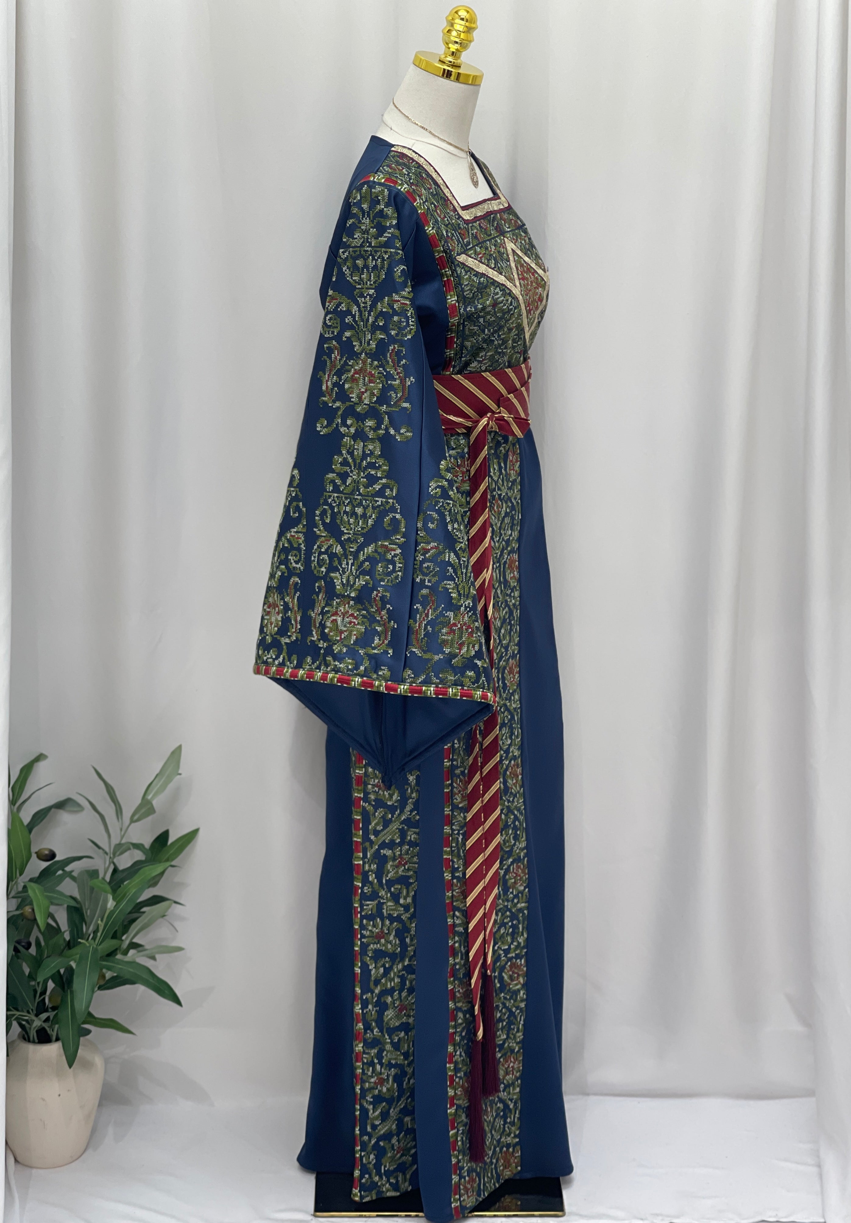 Vintage Heritage Embroidered Thobe