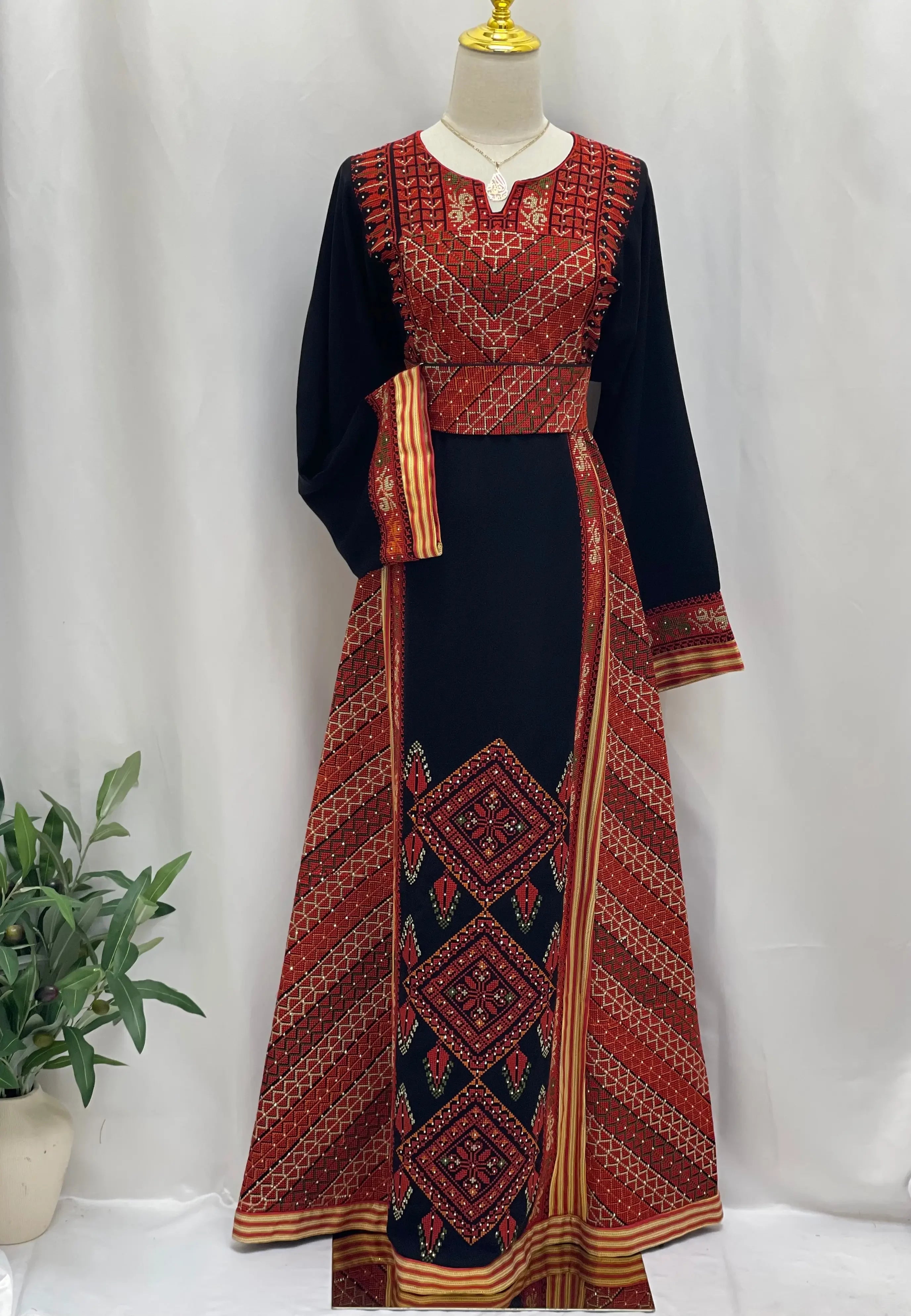 Salma Embroidery Thoub: Elegance and Exquisite Craftsmanship Palestinian Elegance