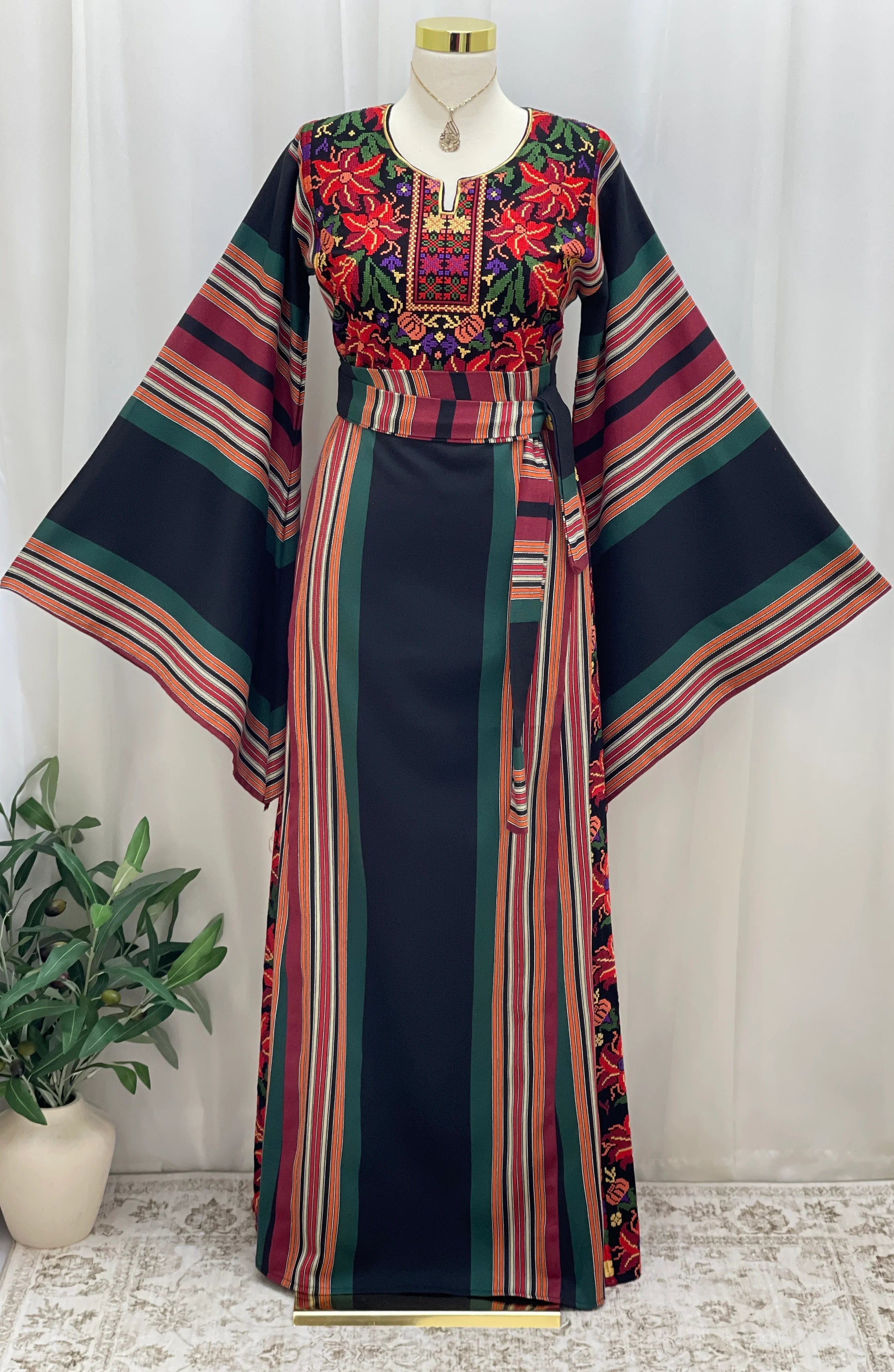 Rimal Heritage Embroidered Majdalwi Thobe