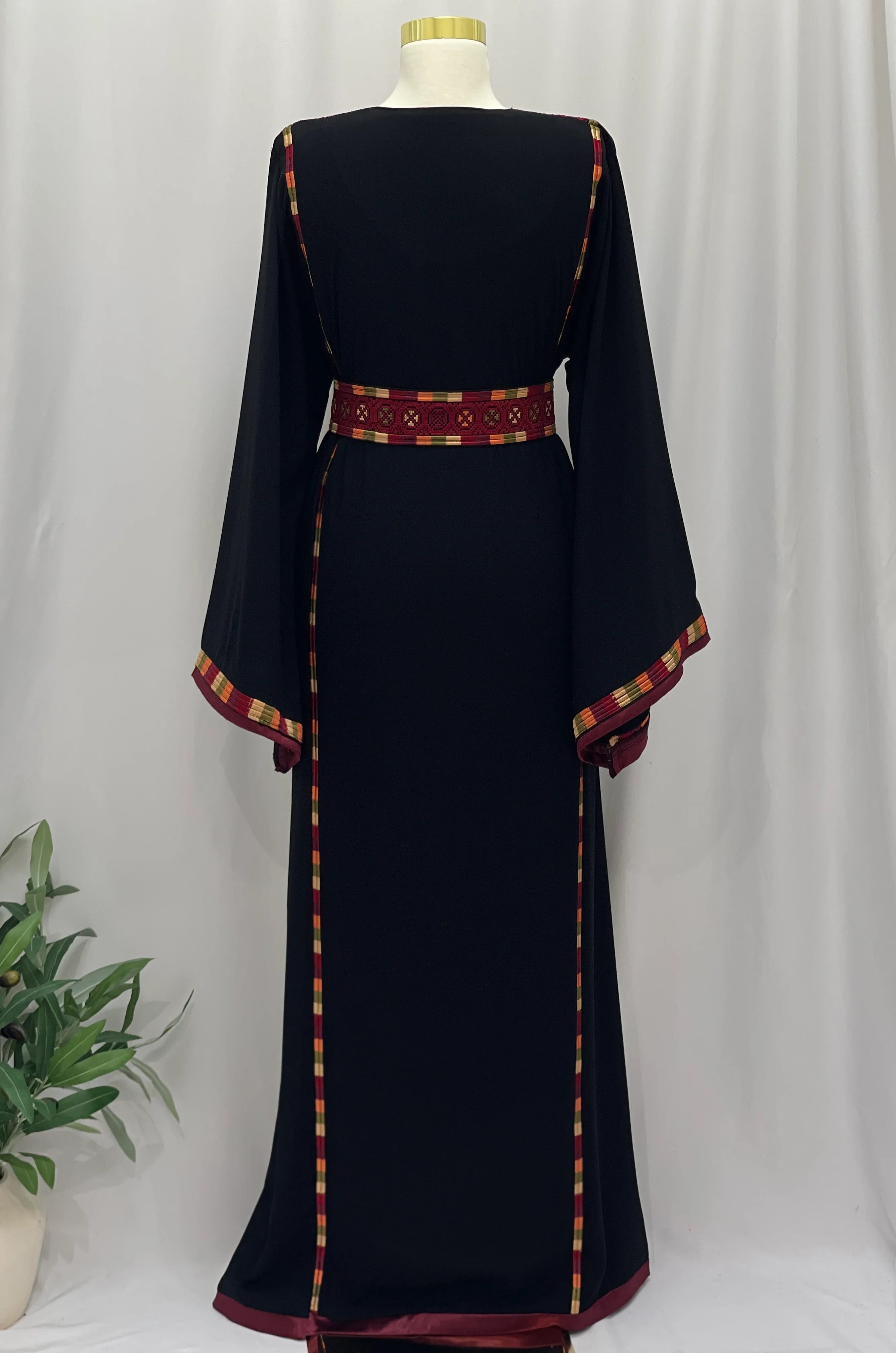 Manajel Embroidered Classic Thobe