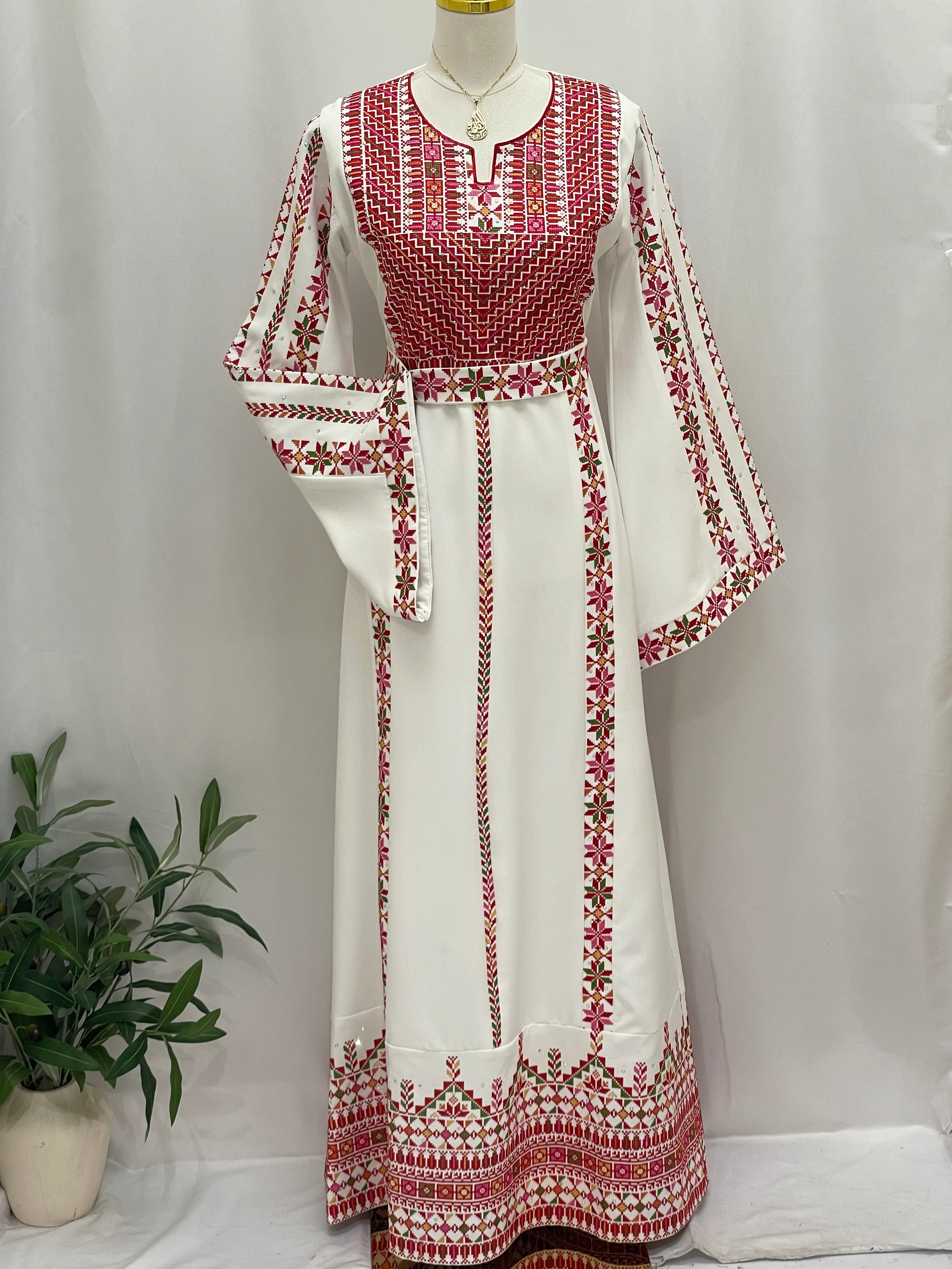 ثوب فلسطيني مطرز بسيط – زي تاتريز تقليدي