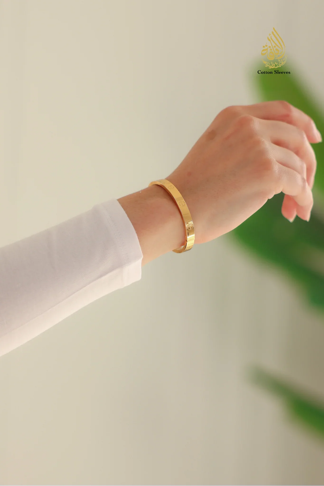 Girl wearing a traditional sleeves