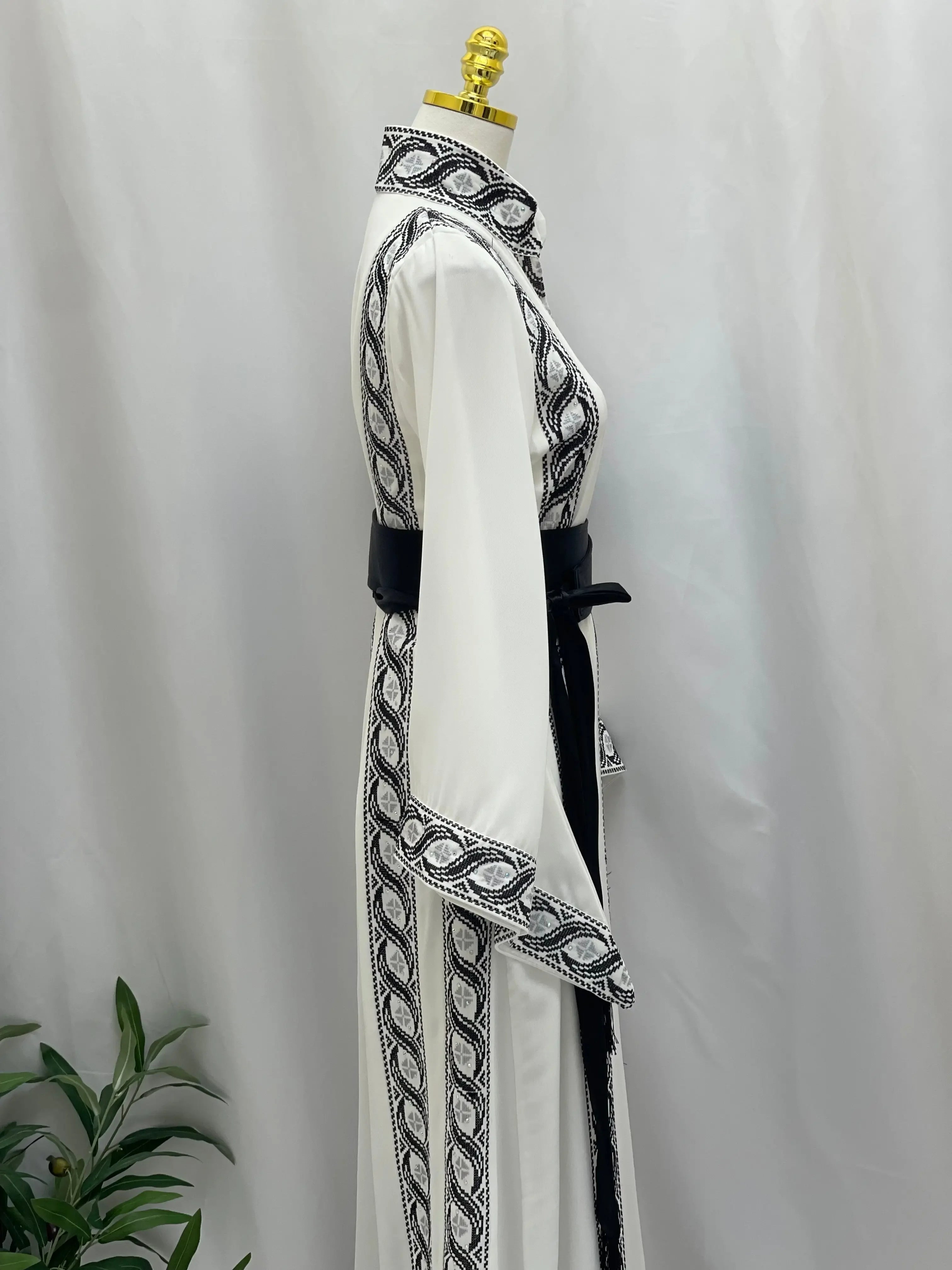 White Black Embroidered Thoub - Elegance & Style Palestinian Elegance