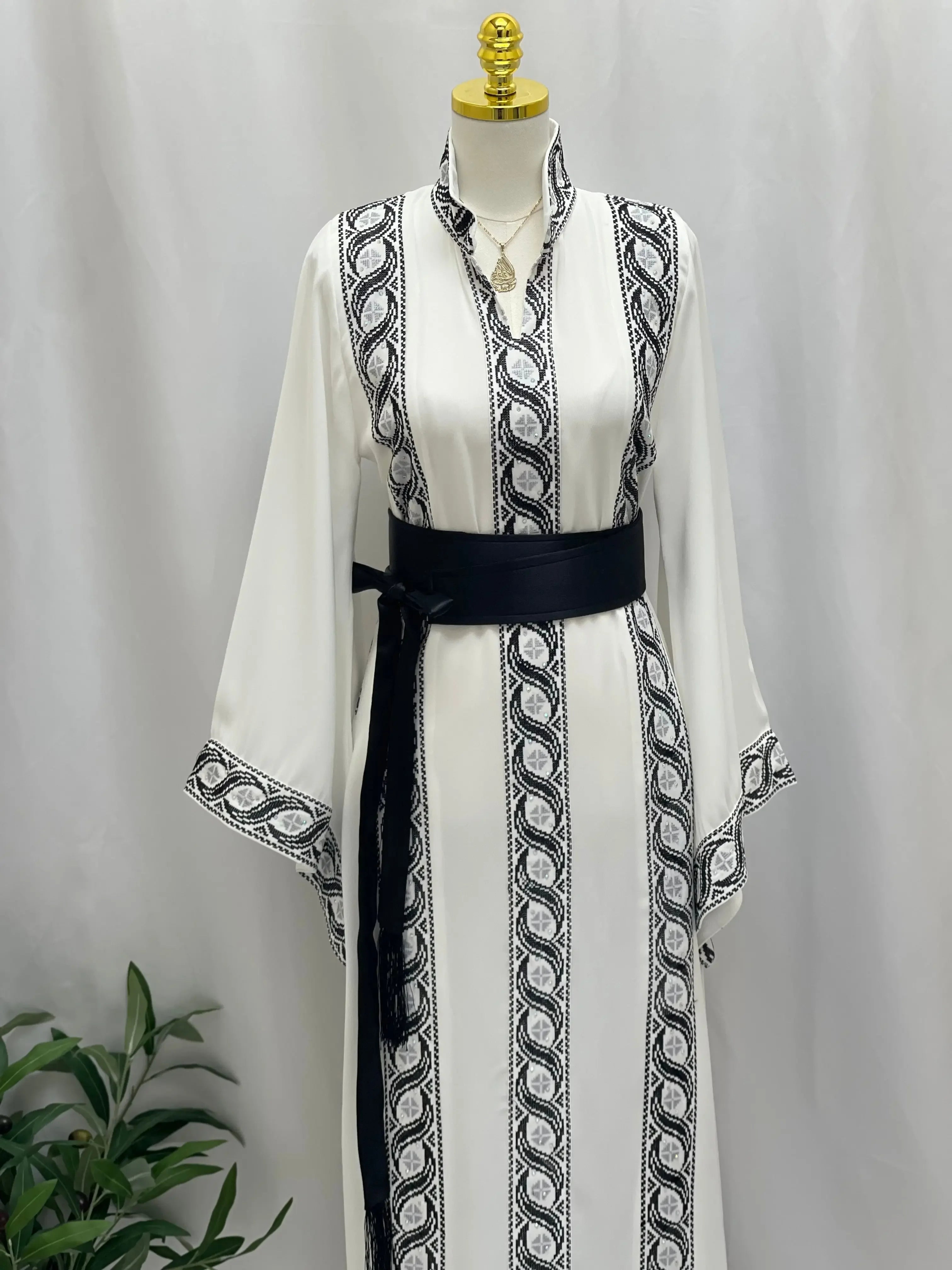 White Black Embroidered Thoub - Elegance & Style Palestinian Elegance