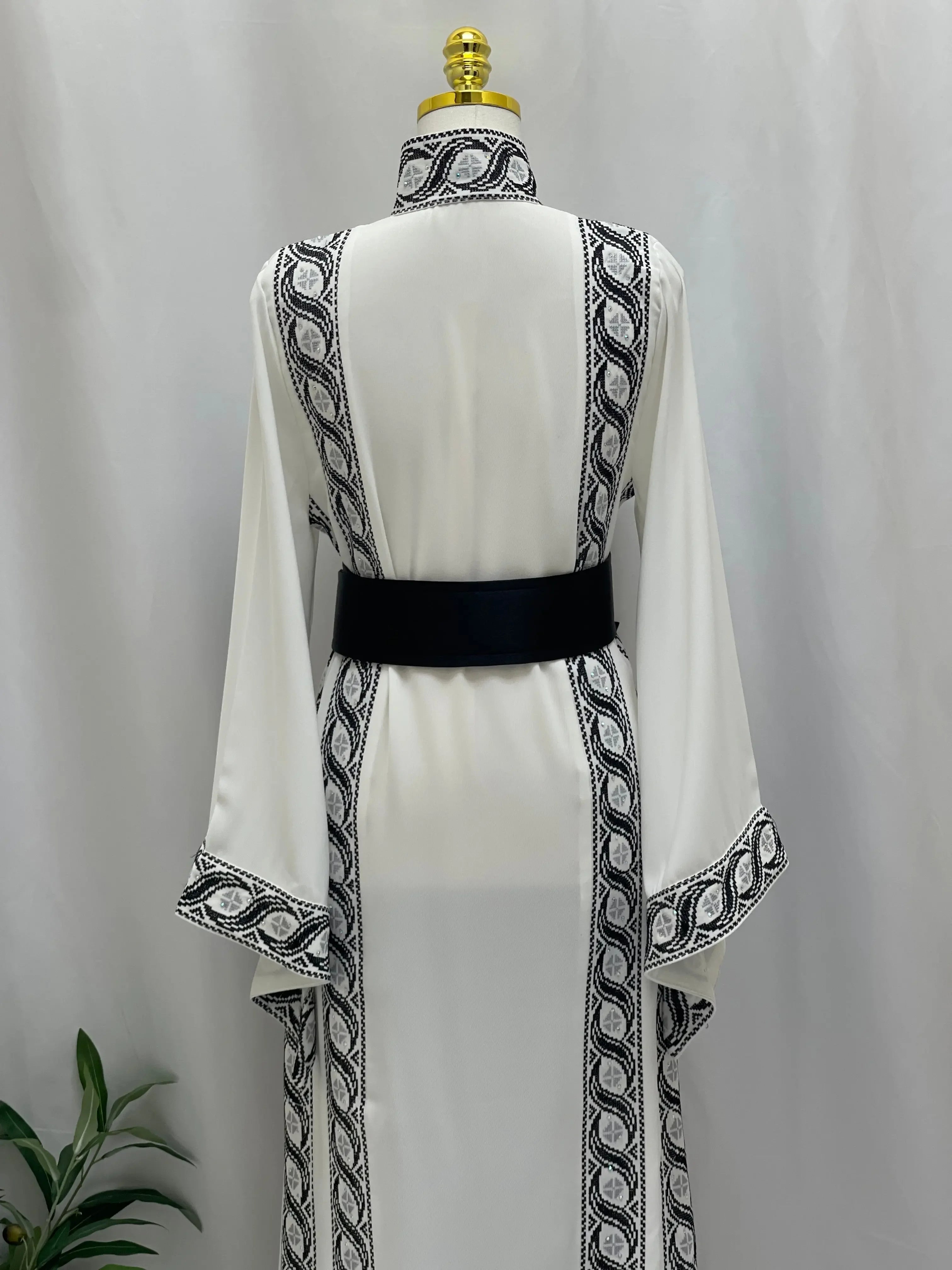 White Black Embroidered Thoub - Elegance & Style Palestinian Elegance