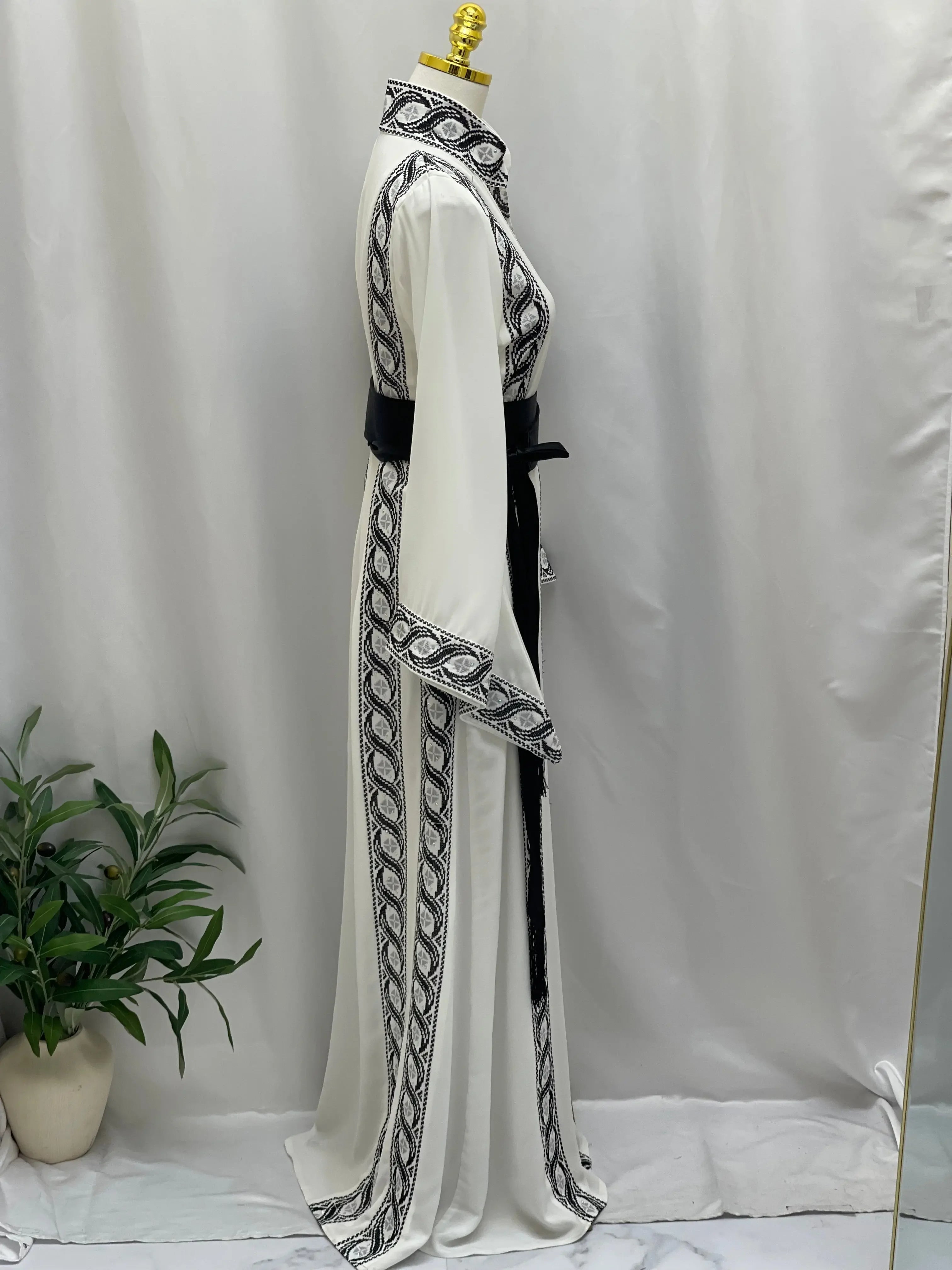 White Black Embroidered Thoub - Elegance & Style Palestinian Elegance