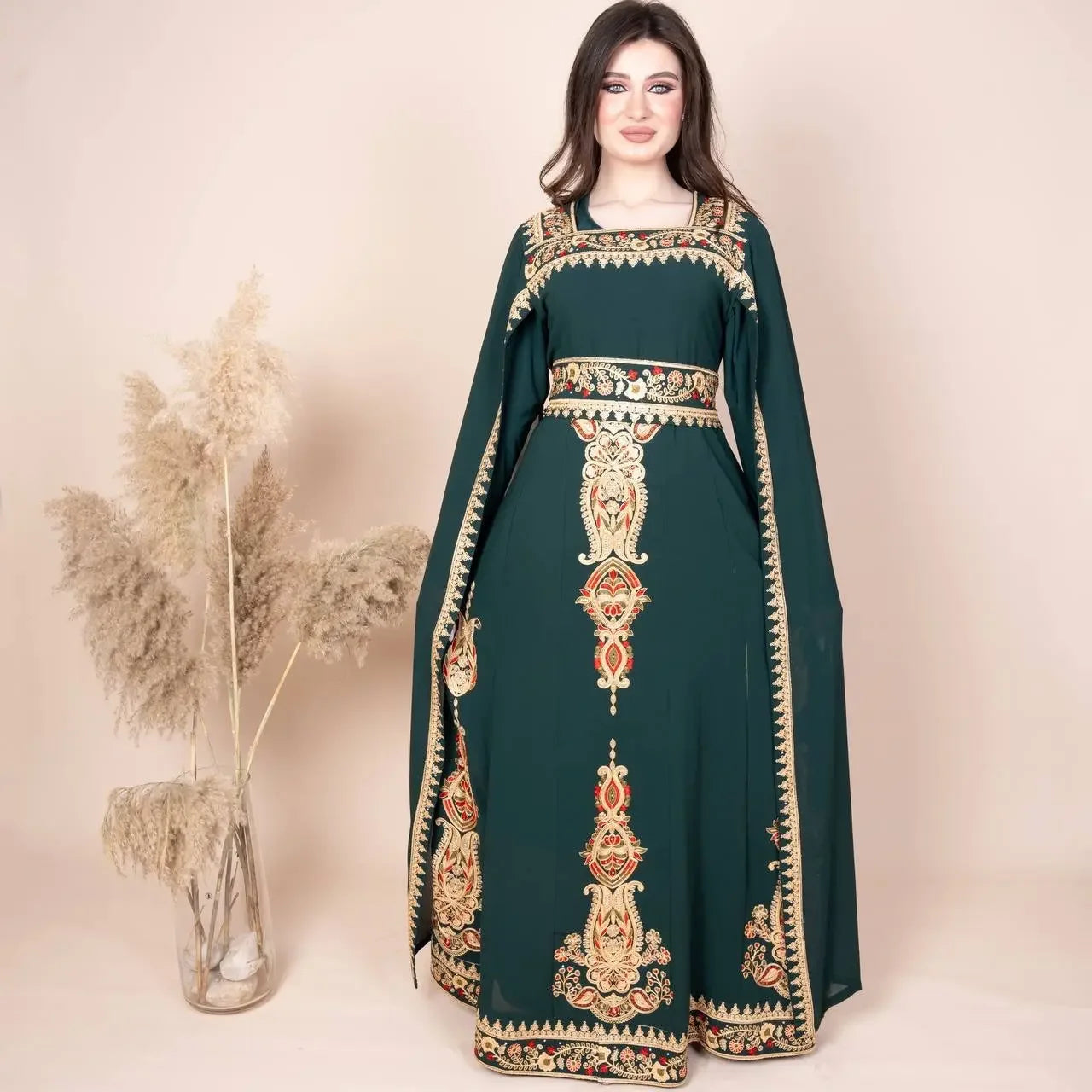 Fatima Kaftan: Luxurious Elegance and Versatile Style Palestinian Elegance
