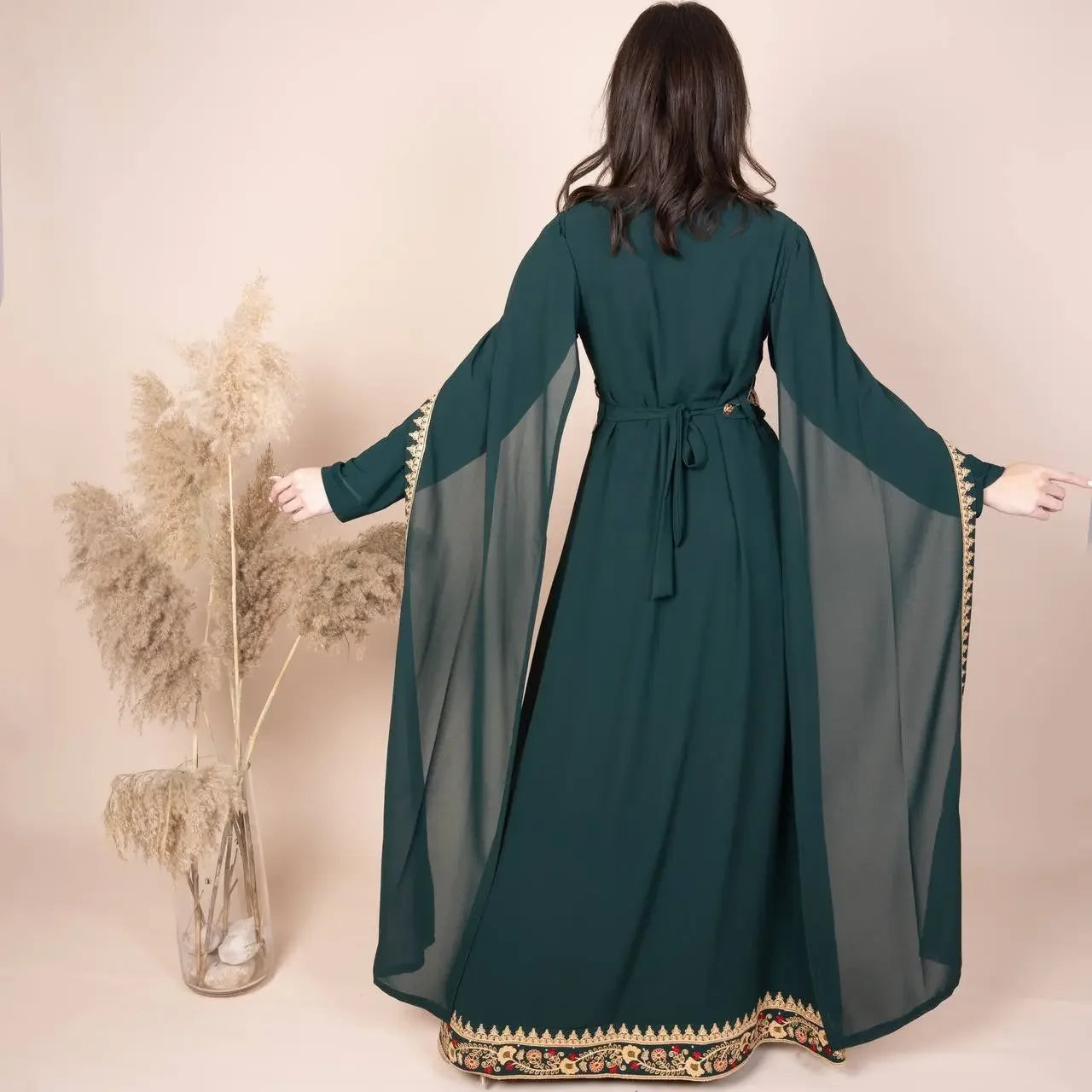 Fatima Kaftan: Luxurious Elegance and Versatile Style Palestinian Elegance