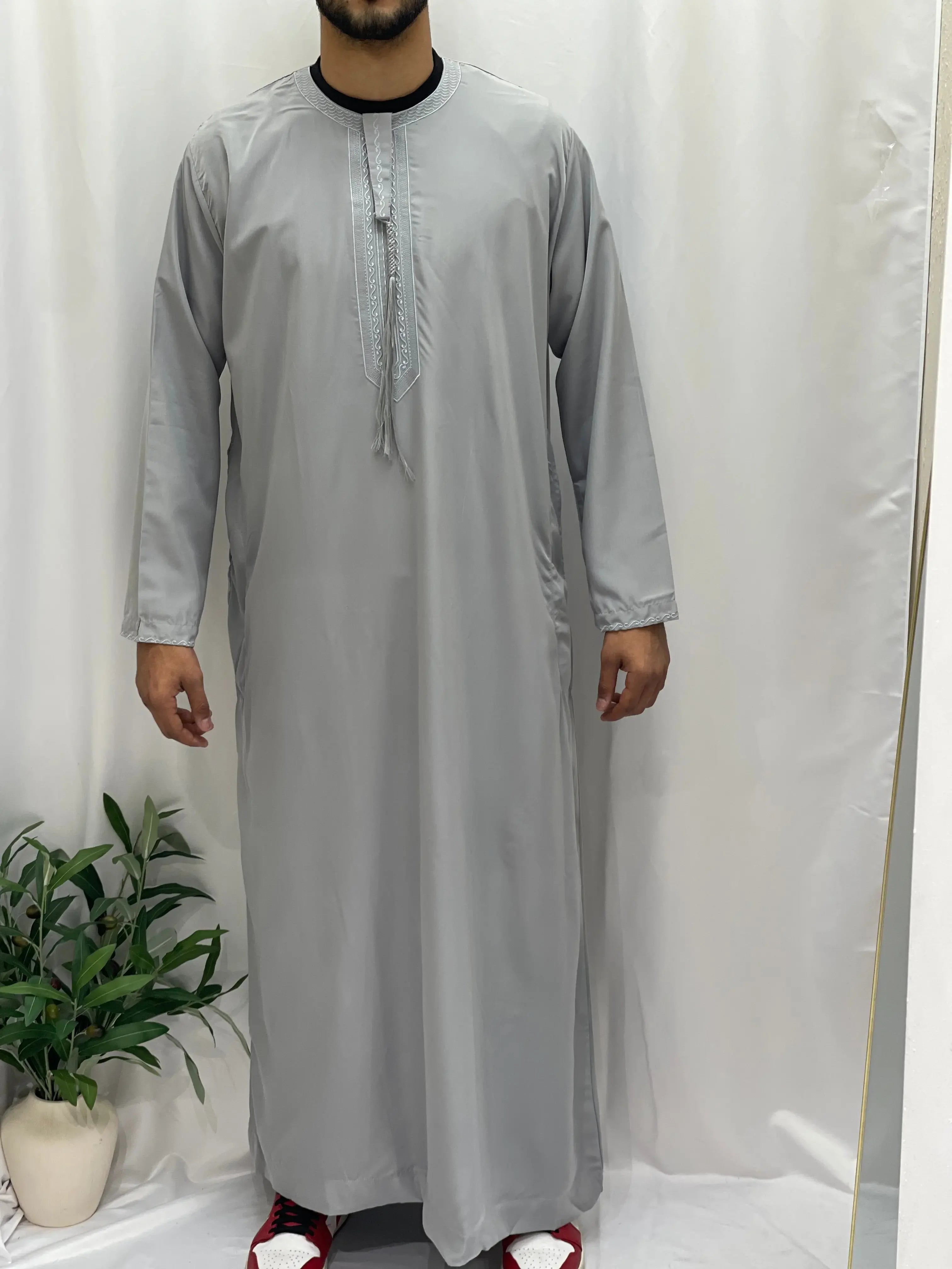 Timeless Comfort: Men's Durable Kaftan Thobe Palestinian Elegance