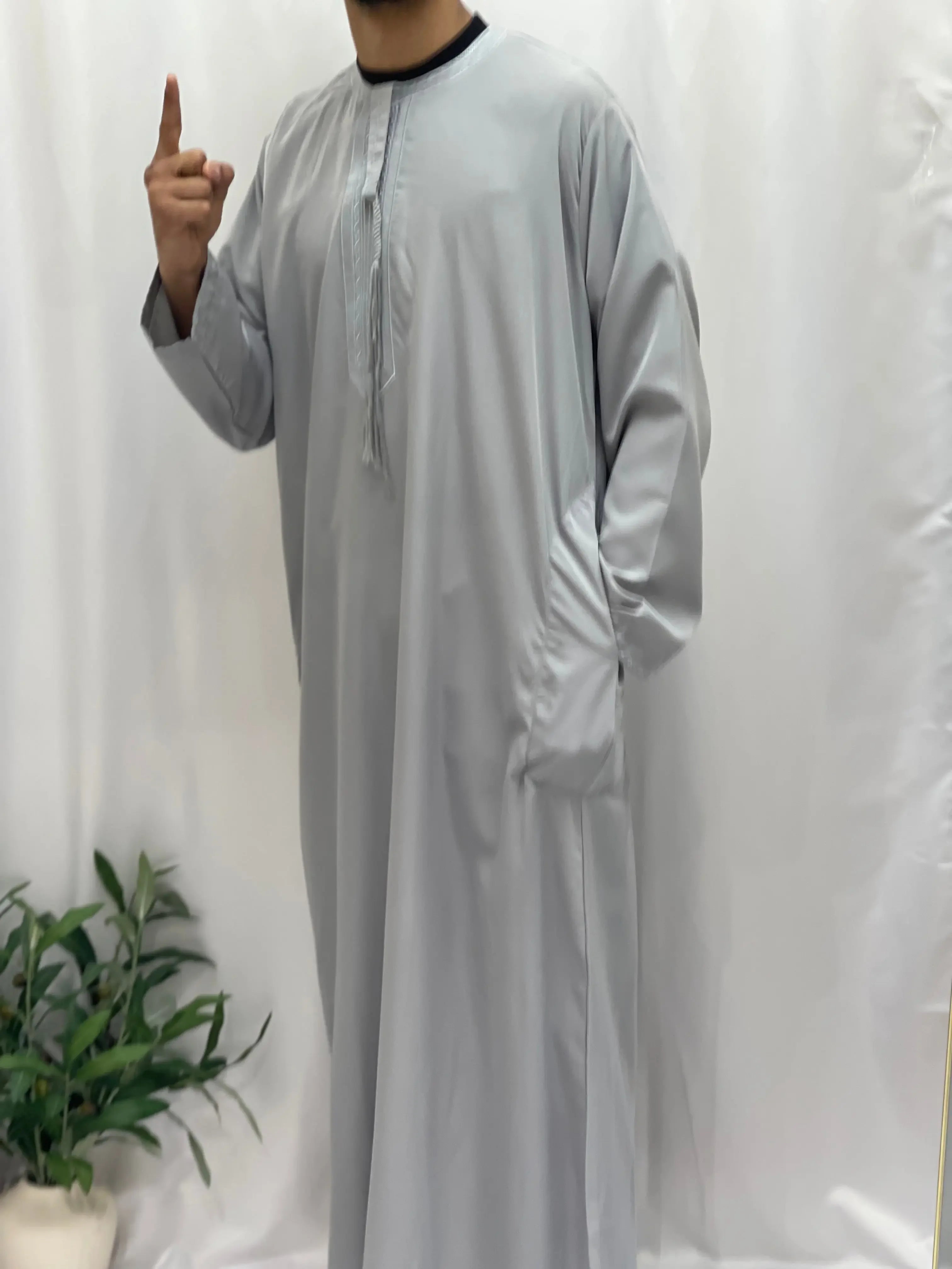 Timeless Comfort: Men's Durable Kaftan Thobe Palestinian Elegance
