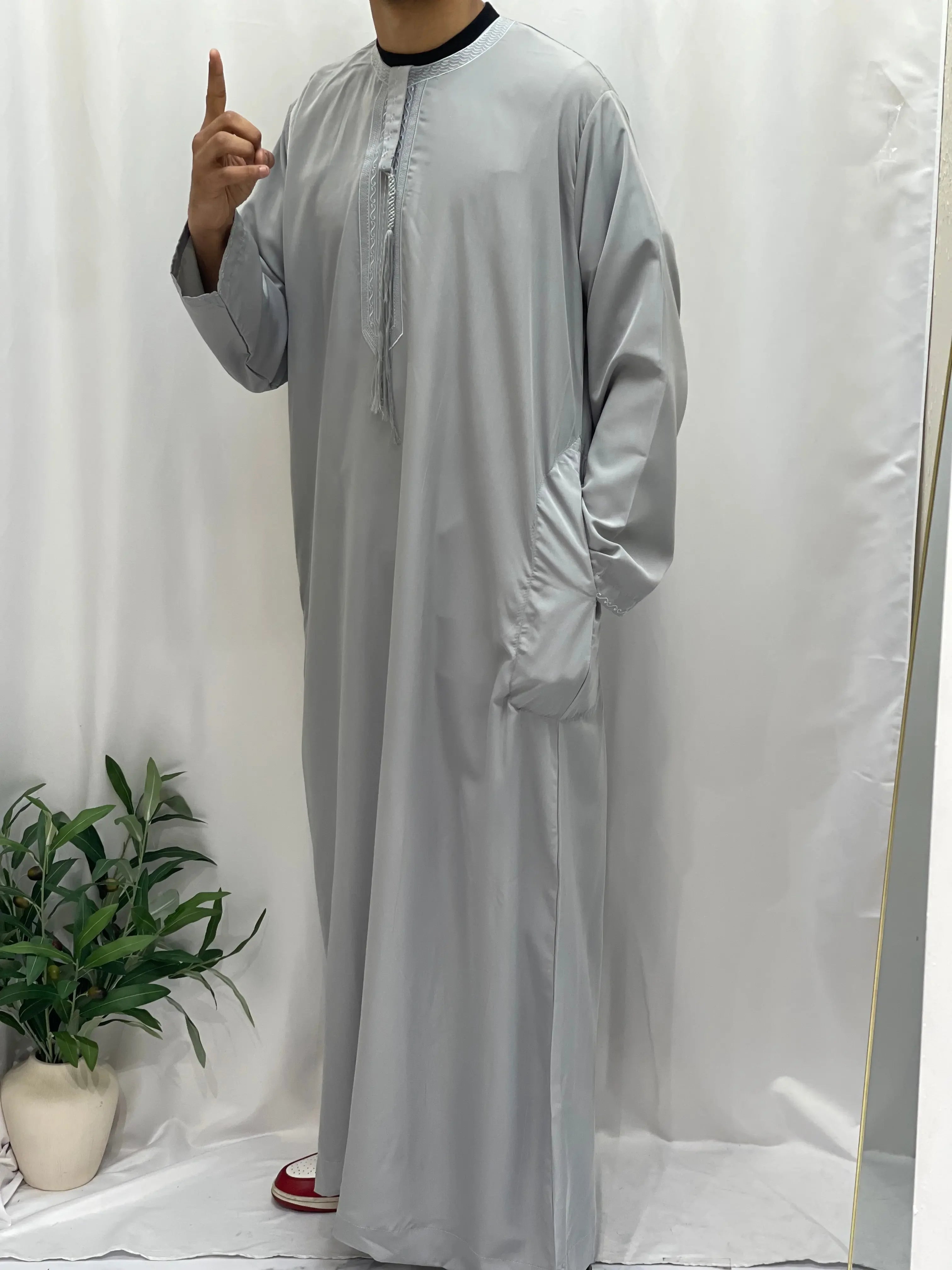 Timeless Comfort: Men's Durable Kaftan Thobe Palestinian Elegance