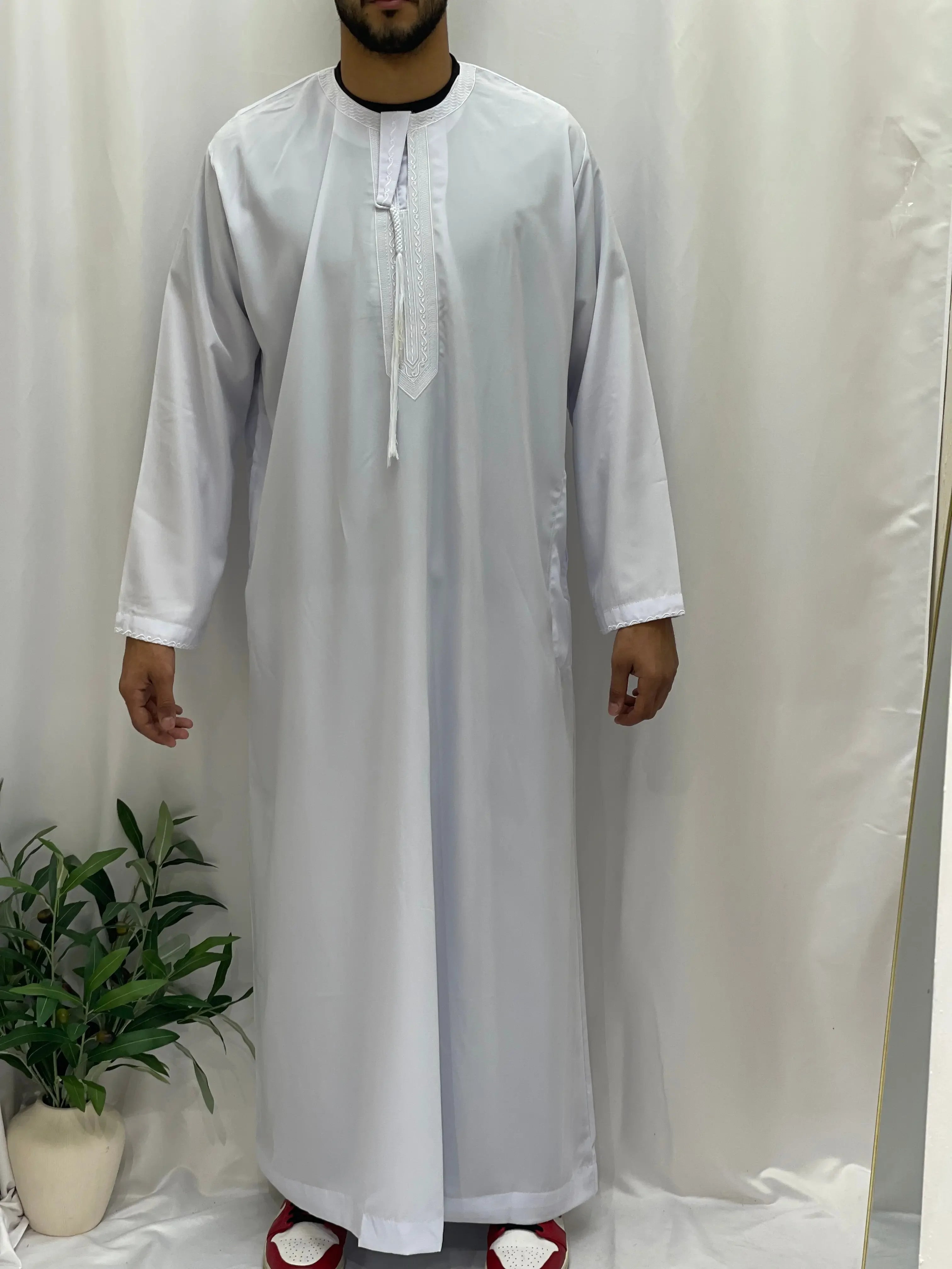 Timeless Comfort: Men's Durable Kaftan Thobe Palestinian Elegance